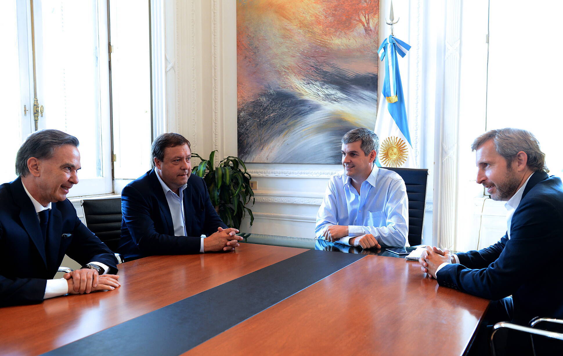El jefe de Gabinete, Marcos Peña, se reunió con el gobernador de Río Negro.
