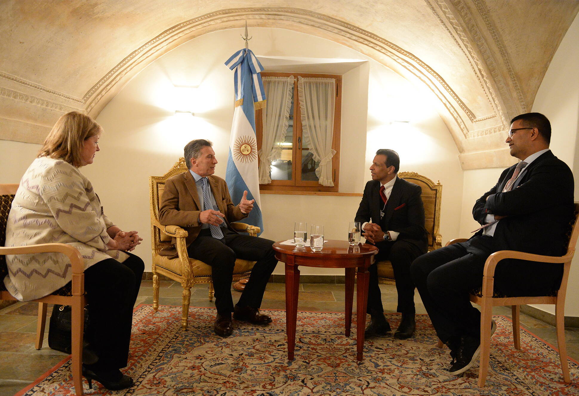 Mauricio Macri y Sunny Varkey, en Davos, Suiza