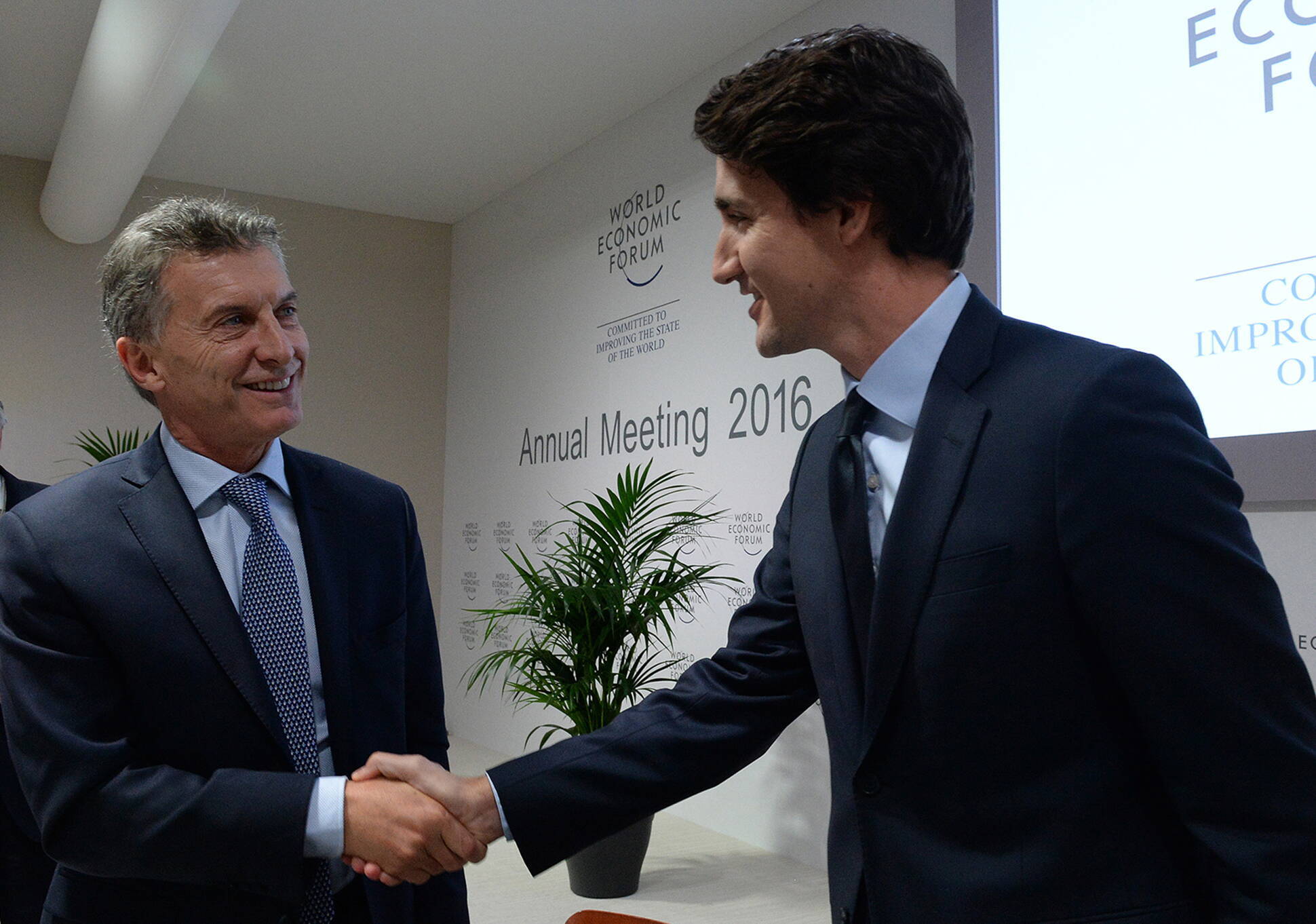El Presidente saludó al primer ministro de Canadá, Justin Pierre James Trudeau en Davos