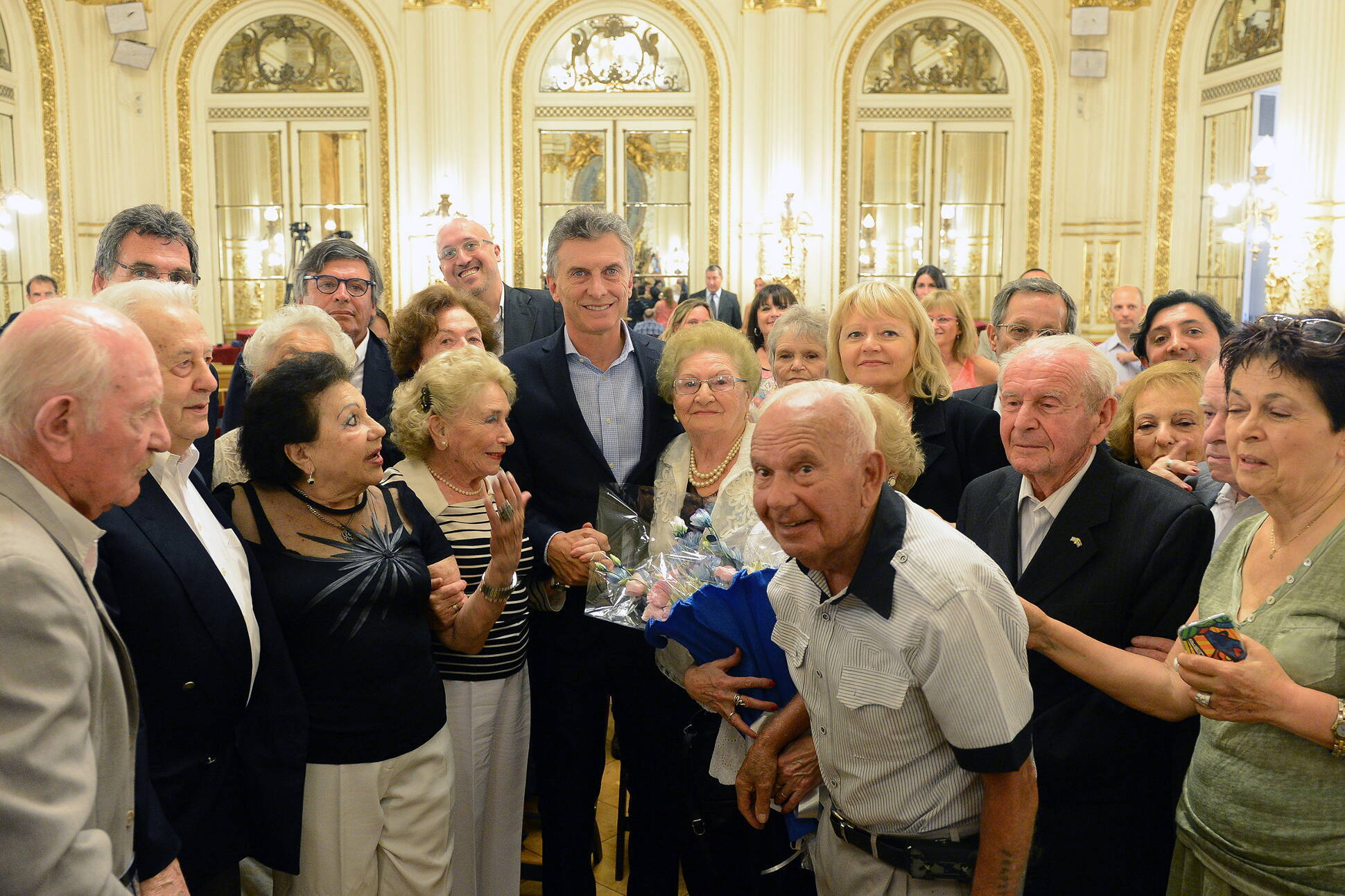 Mauricio Macri junto a sobrevivientes del Holocausto en Casa de Gobierno