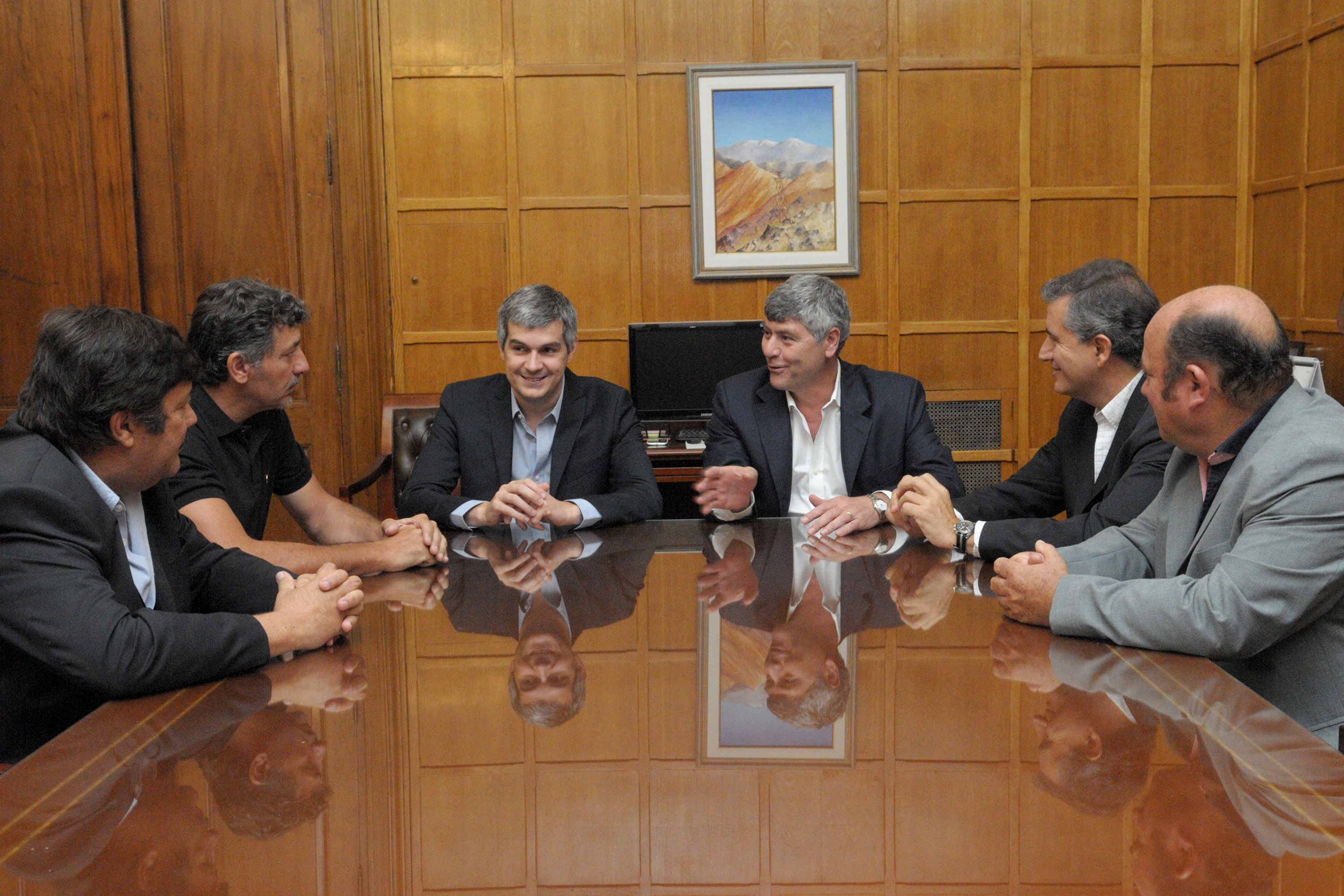 Marcos Peña junto al ministro de Agroindustria, Ricardo Buryaile, recibieron a los titulares de la M