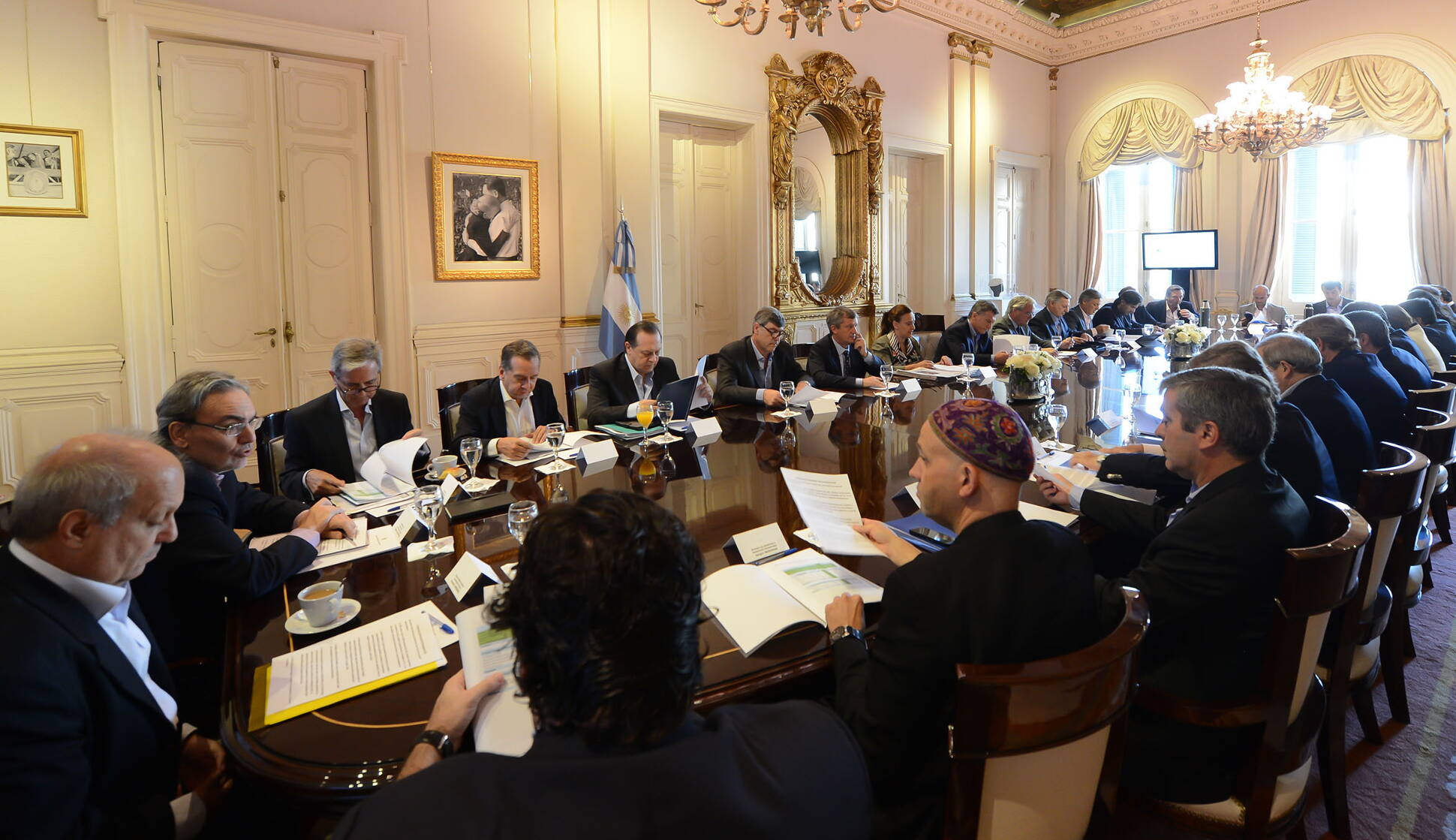 El Presidente encabeza una nueva reunión de Gabinete en el Salón Eva Perón de la Casa Rosada.