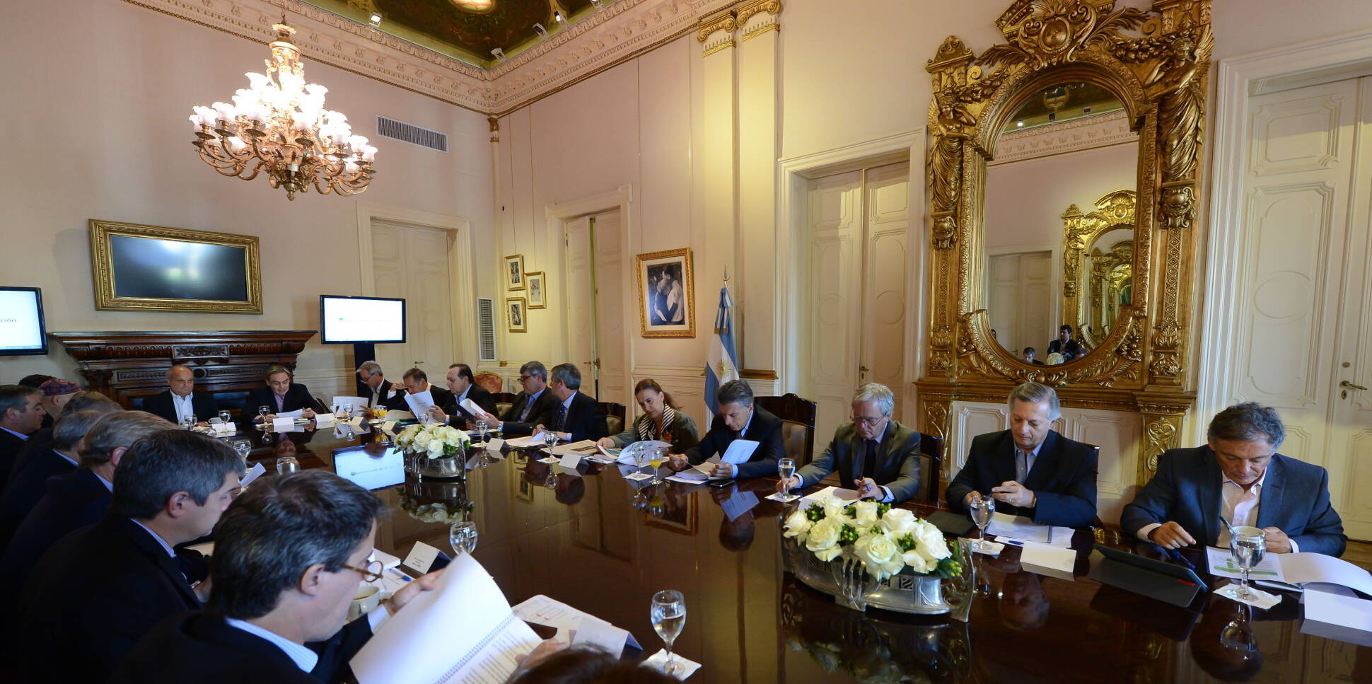 El Presidente encabeza una nueva reunión de Gabinete en el Salón Eva Perón de la Casa Rosada.