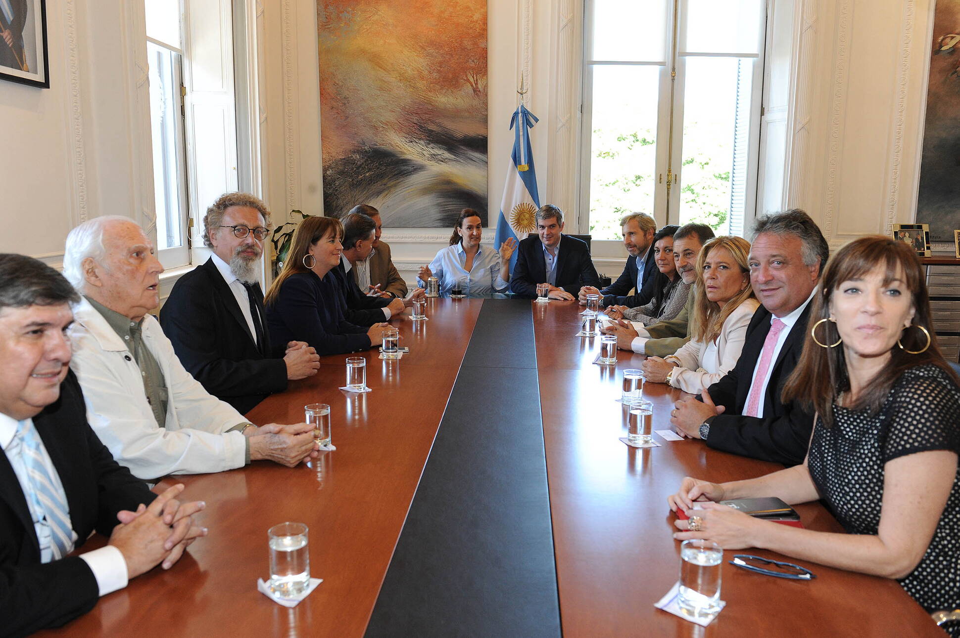 Gabriela Michetti y Marcos Peña con senadores nacionales