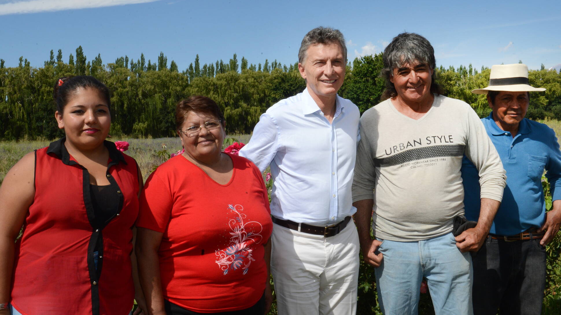 El Presidente Mauricio Macri se reunió con Cecilia, la dueña de una huerta orgánica de Calingasta que comenzó a exportar sus productos a Latinoamérica. 