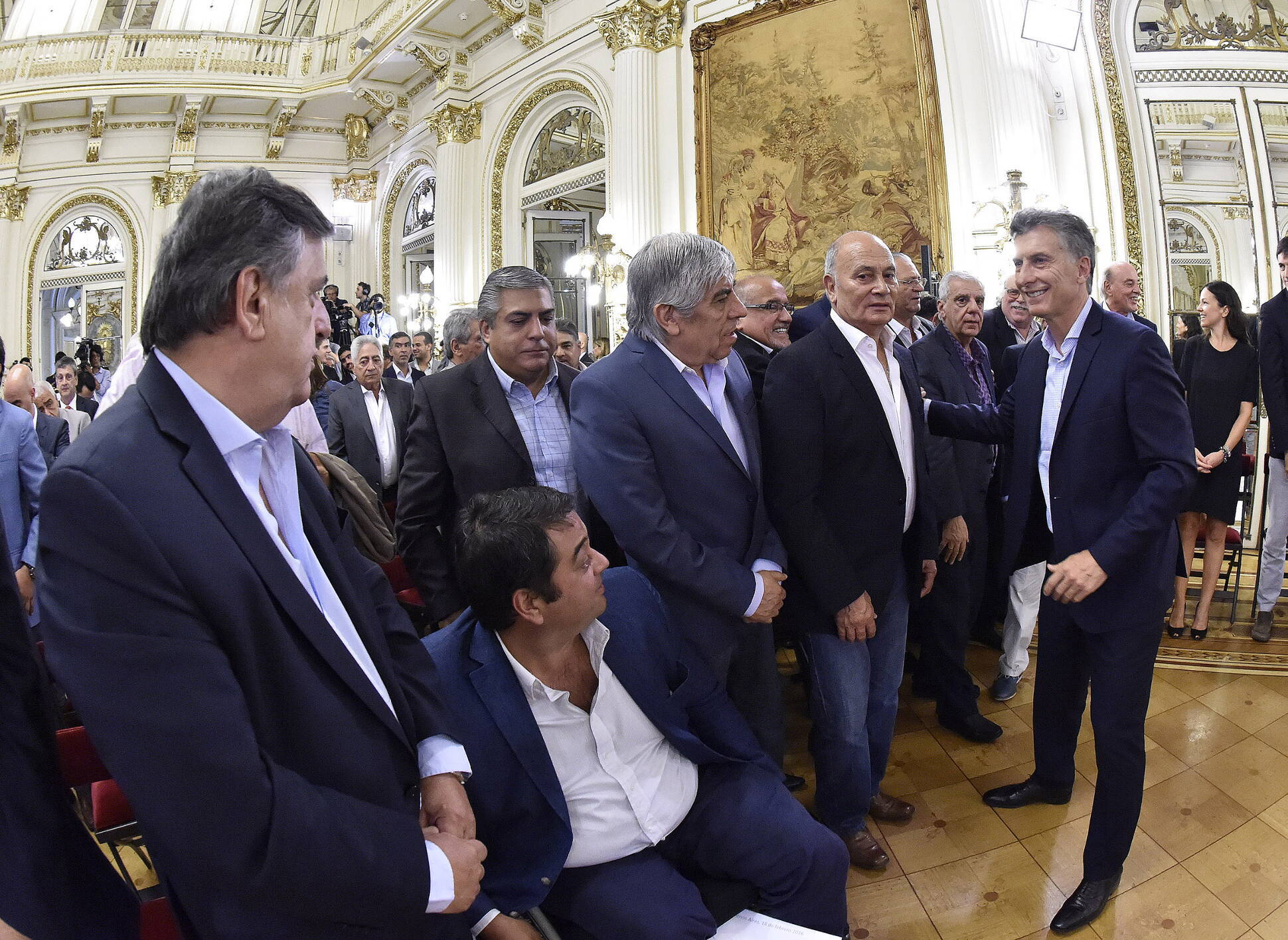 El Presidente anunció la suba del mínimo no imponible en Casa Rosada.