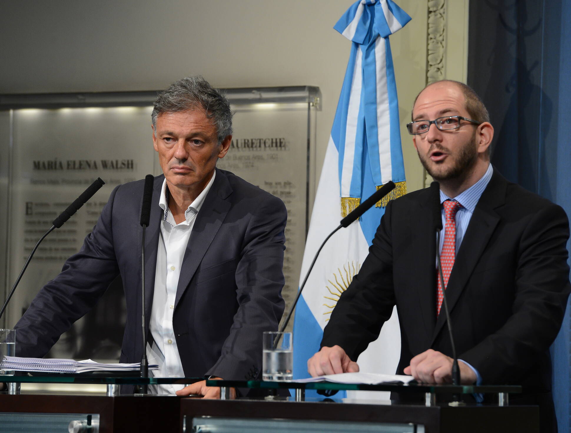 El ministro de Producción y el secretario de Comercio brindaron una conferencia de prensa.