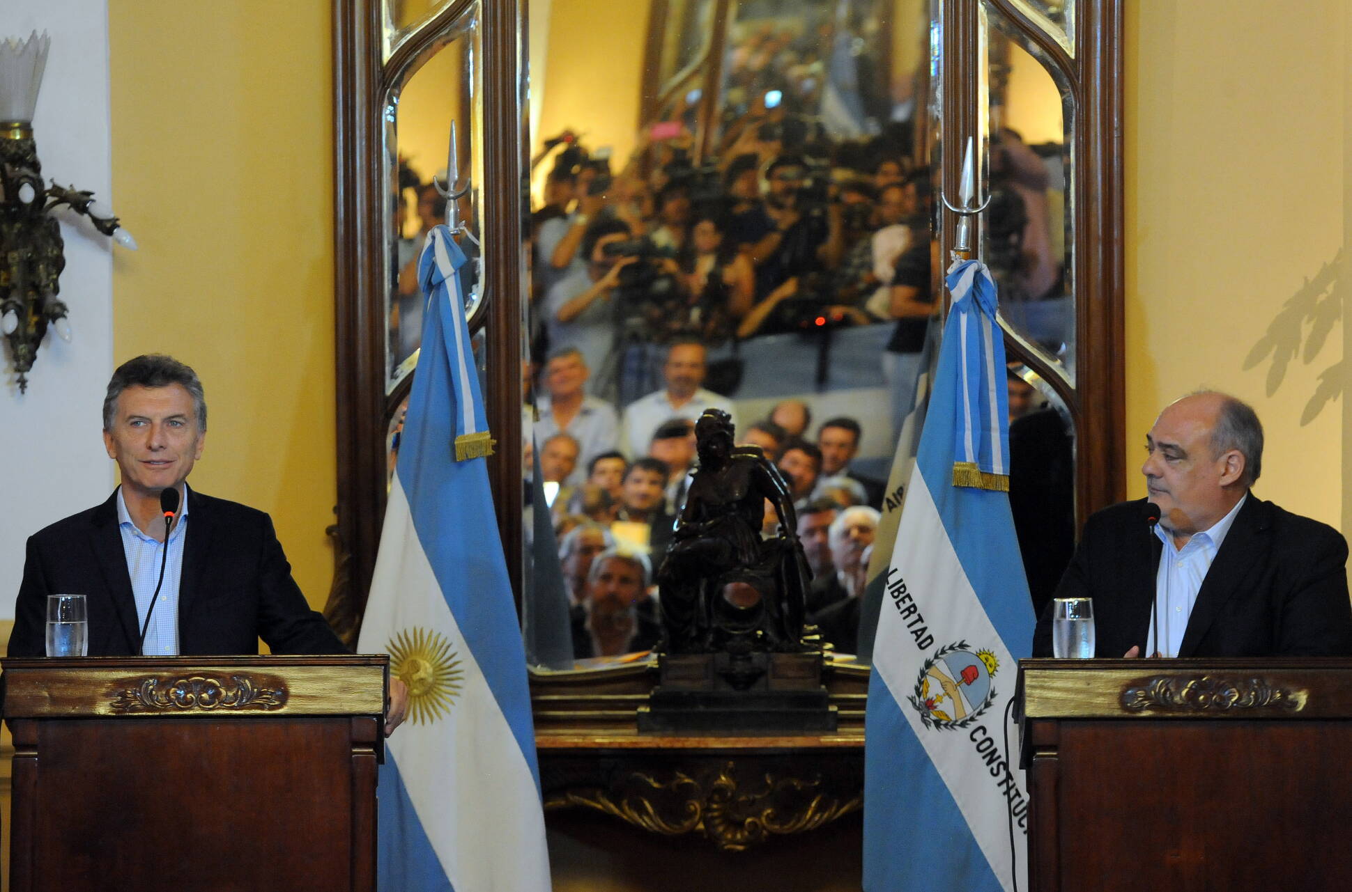 El Presidente y el gobernador de Corrientes ofrecieron una conferencia de prensa.