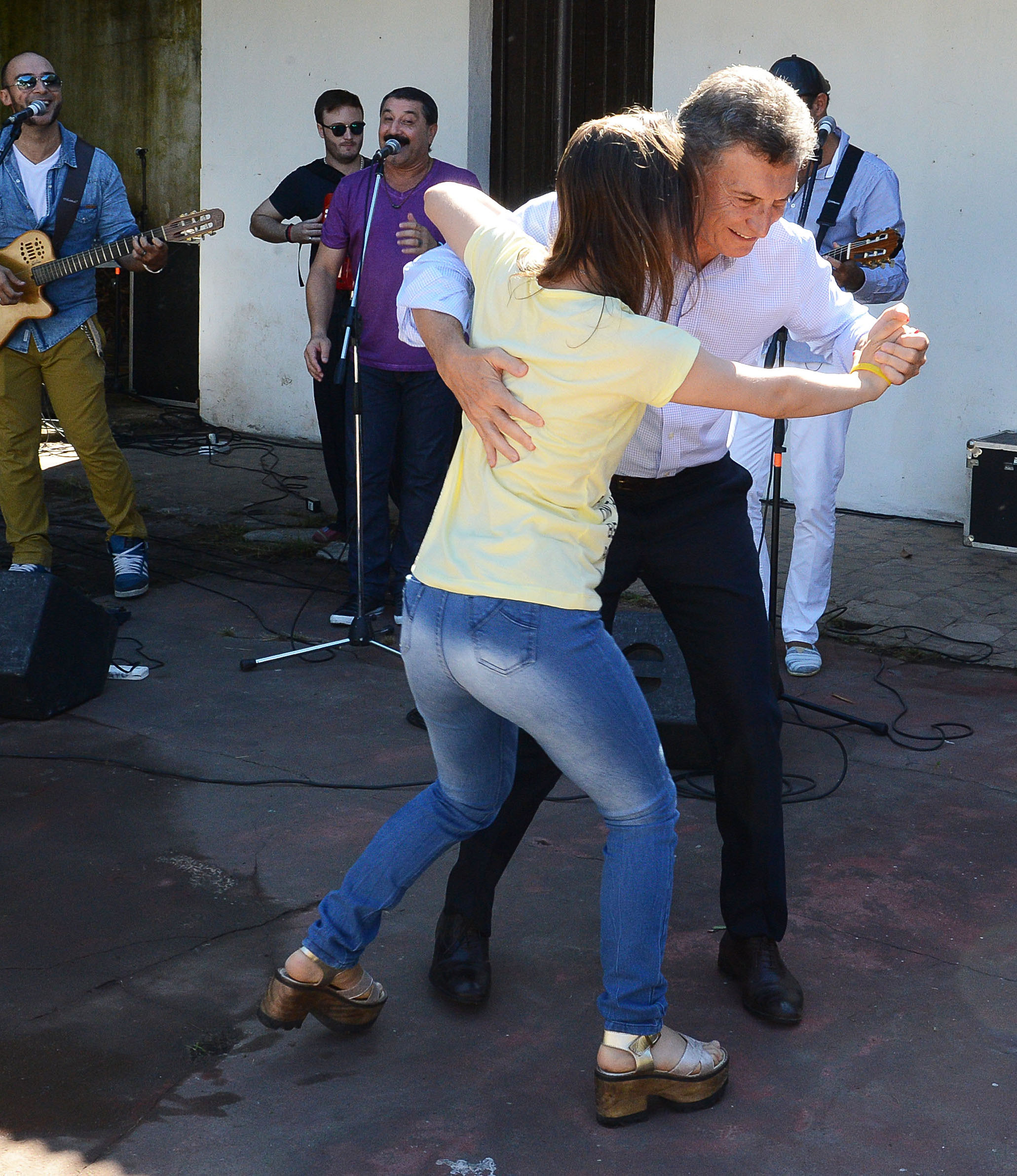 El Presidente visitó el Centro Cultural Santa Ana, en Corrientes.