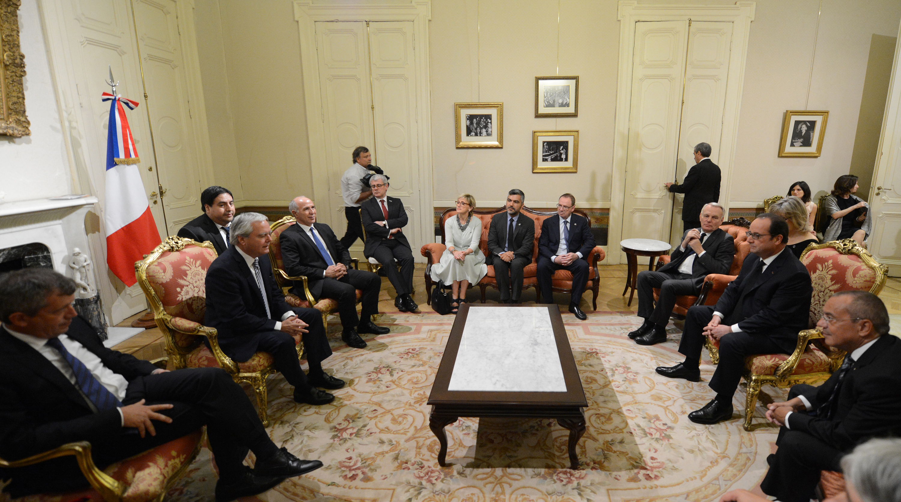 Lorenzetti y los titulares del Senado y Diputados se reunieron con el Presidente de Francia.