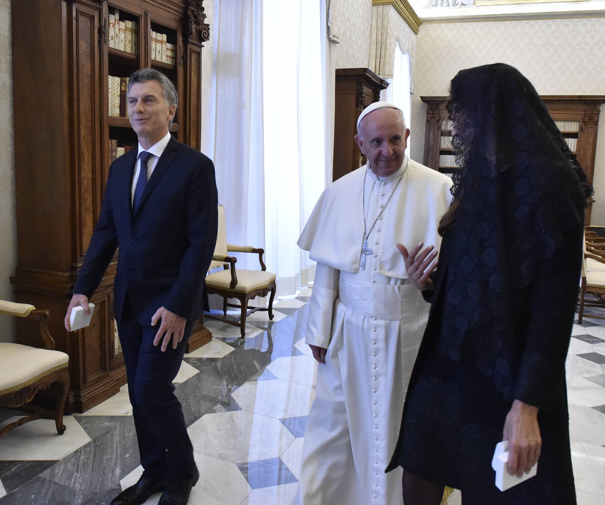 El Presidente Mauricio Macri y su esposa, la Primera Dama, Juliana Awada, son recibidos por el Papa Francisco en la Santa Sede.