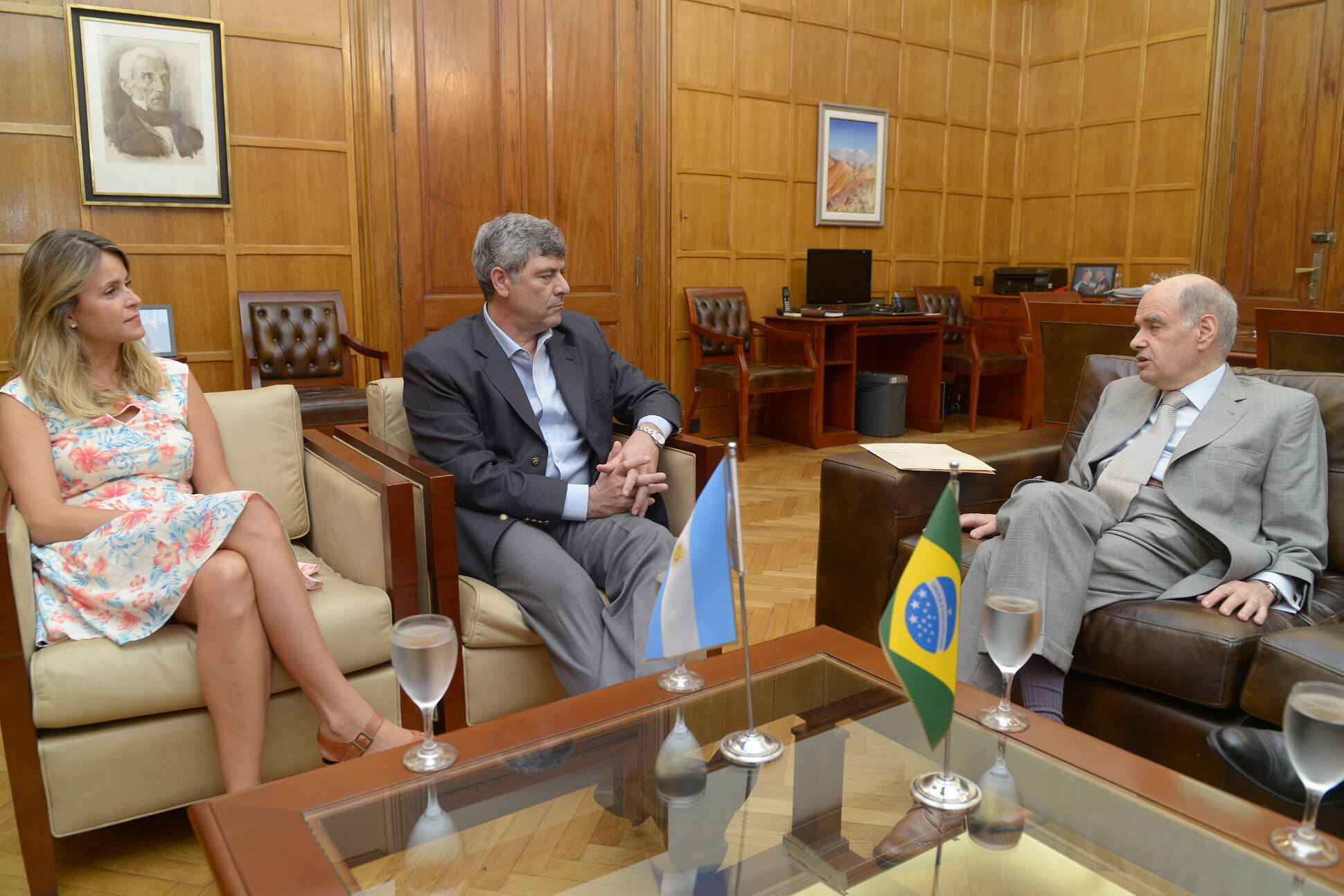 Buryaile junto al embajador de Brasil