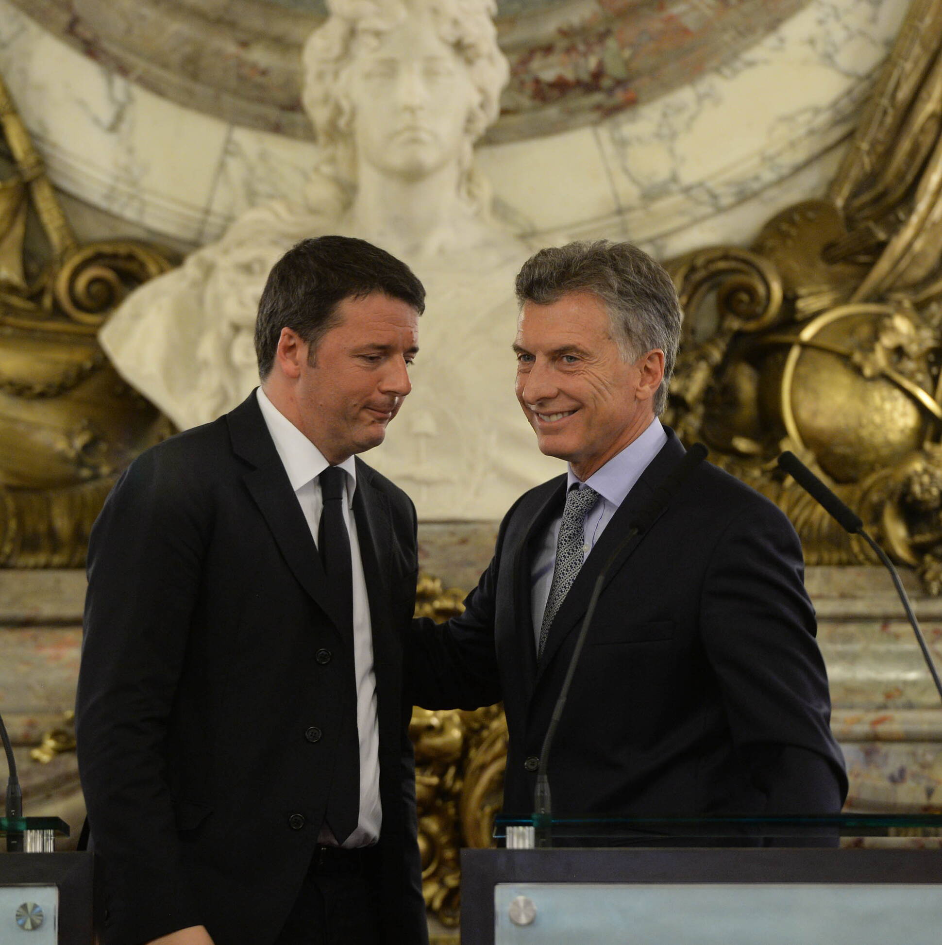 El presidente Macri junto al primer ministro de Italia, Matteo Renzi, en Casa de Gobierno