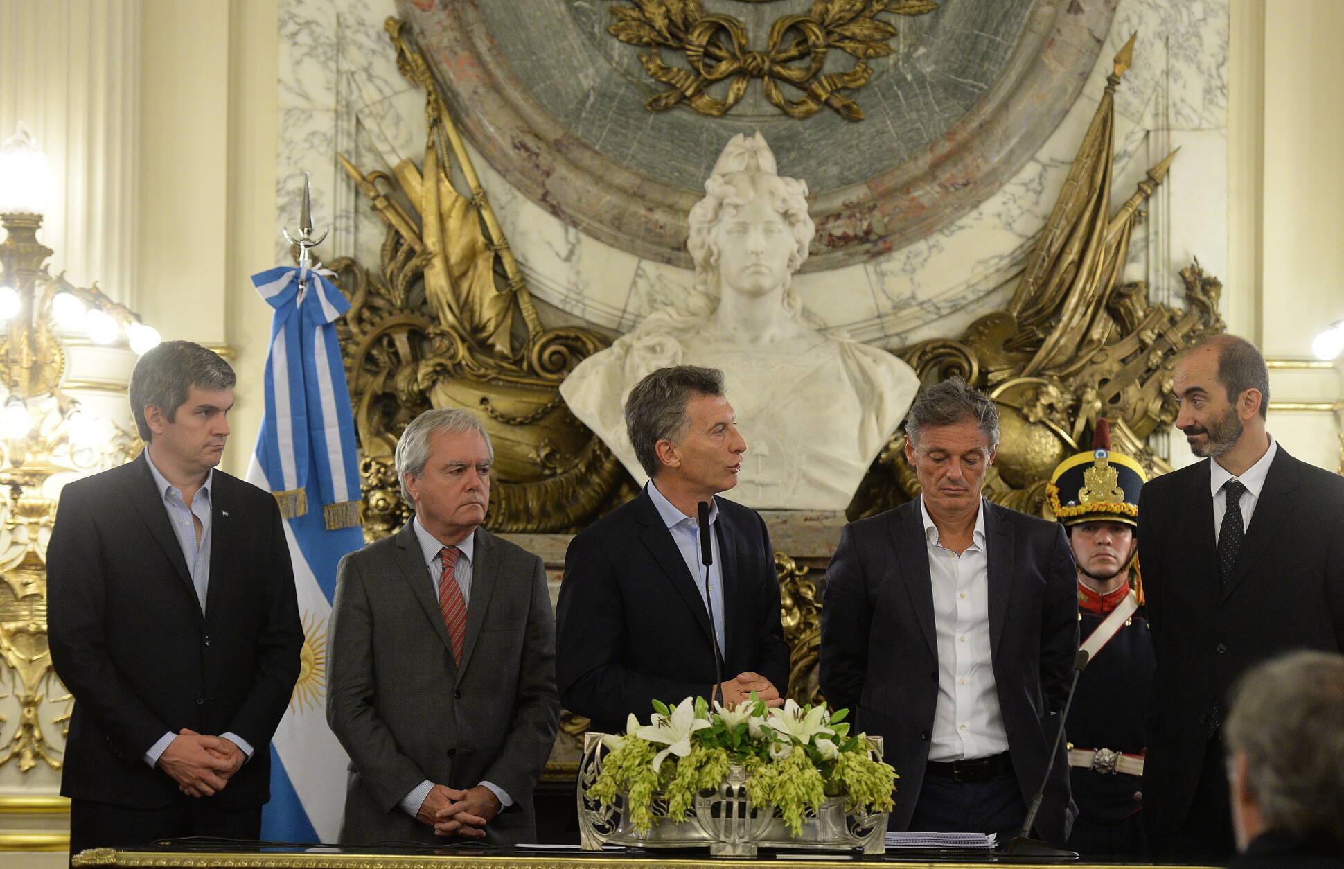 Mauricio Macri toma juramento a Esteban Greco