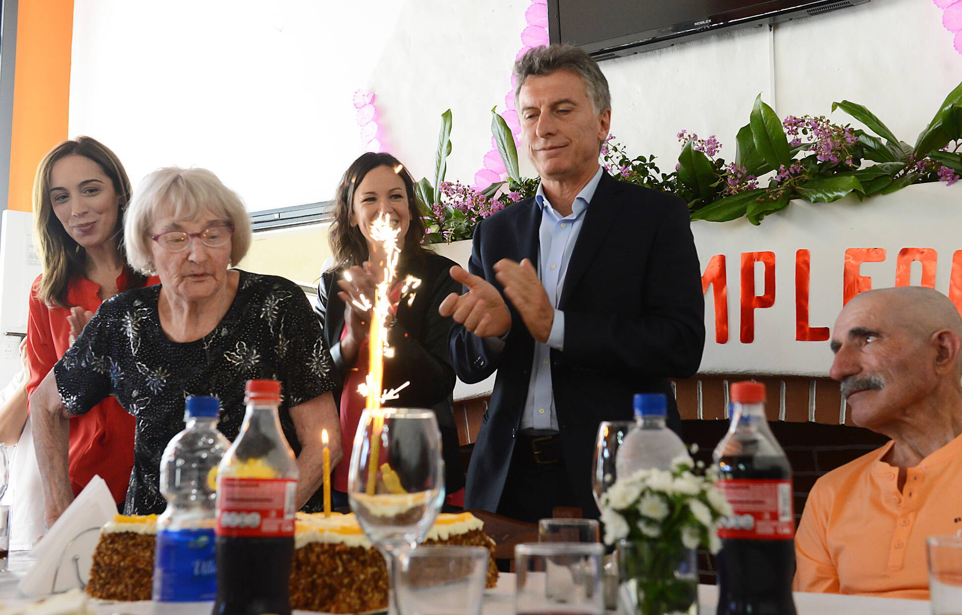 El presidente Mauricio Macri en su visita al hogar de adultos mayores Pedro Andrés Benvenuto