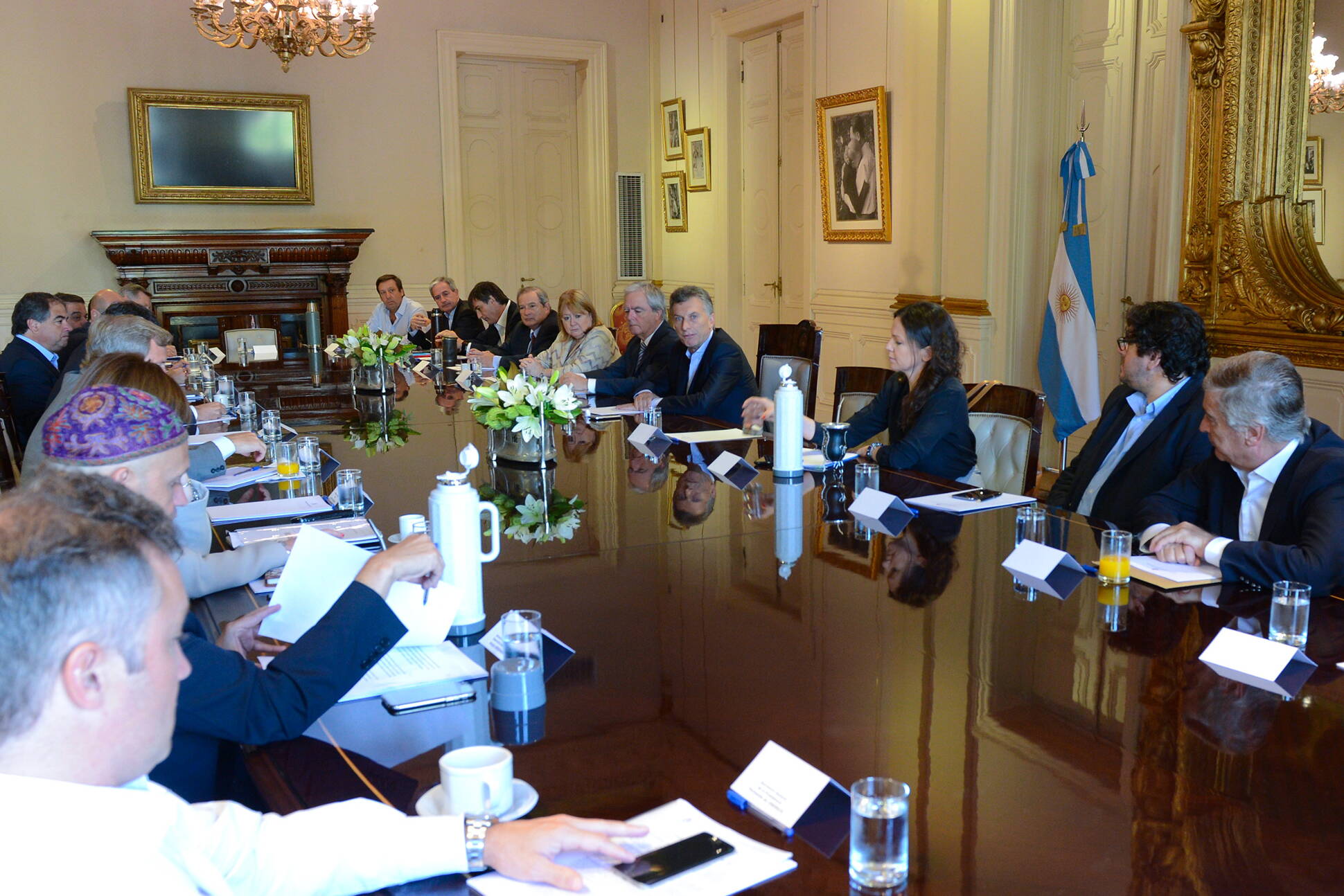 El Presidente encabezó una reunión de Gabiente en el Salón Eva Perón, de la Casa Rosada.