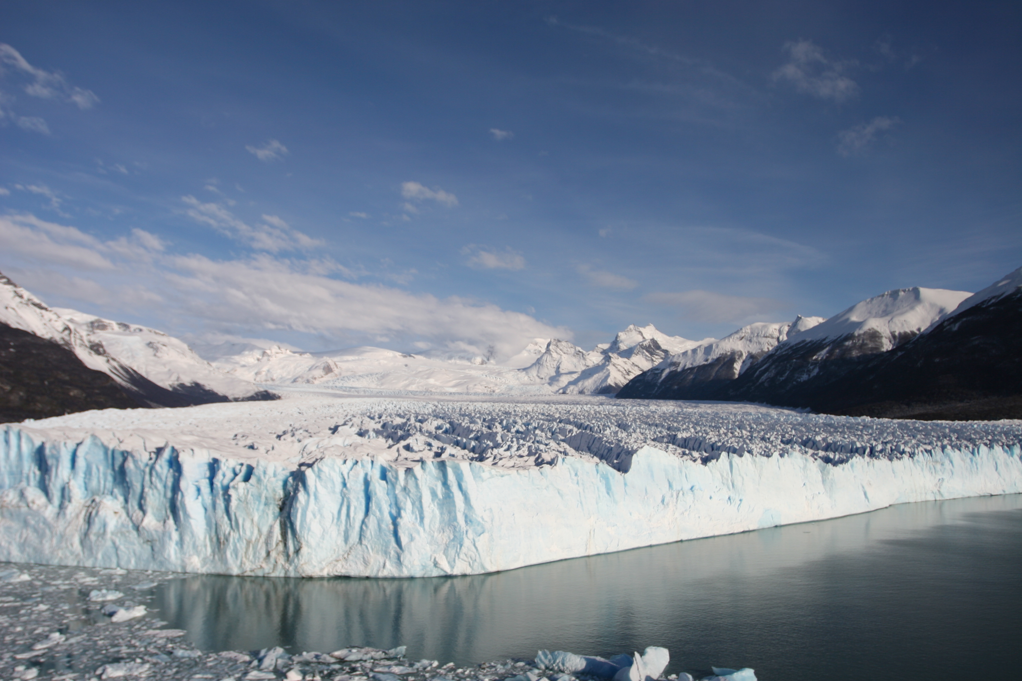 Comenzó la espectacular ruptura del Glaciar Perito Moreno: seguila en vivo