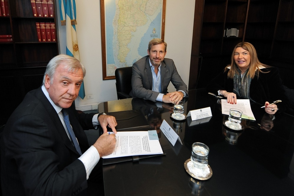 El Gobierno financiará obras de saneamiento y viviendas en Tierra del Fuego