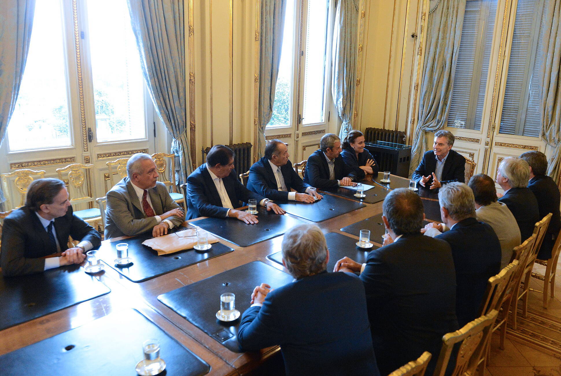 Macri, con senadores en Casa Rosada