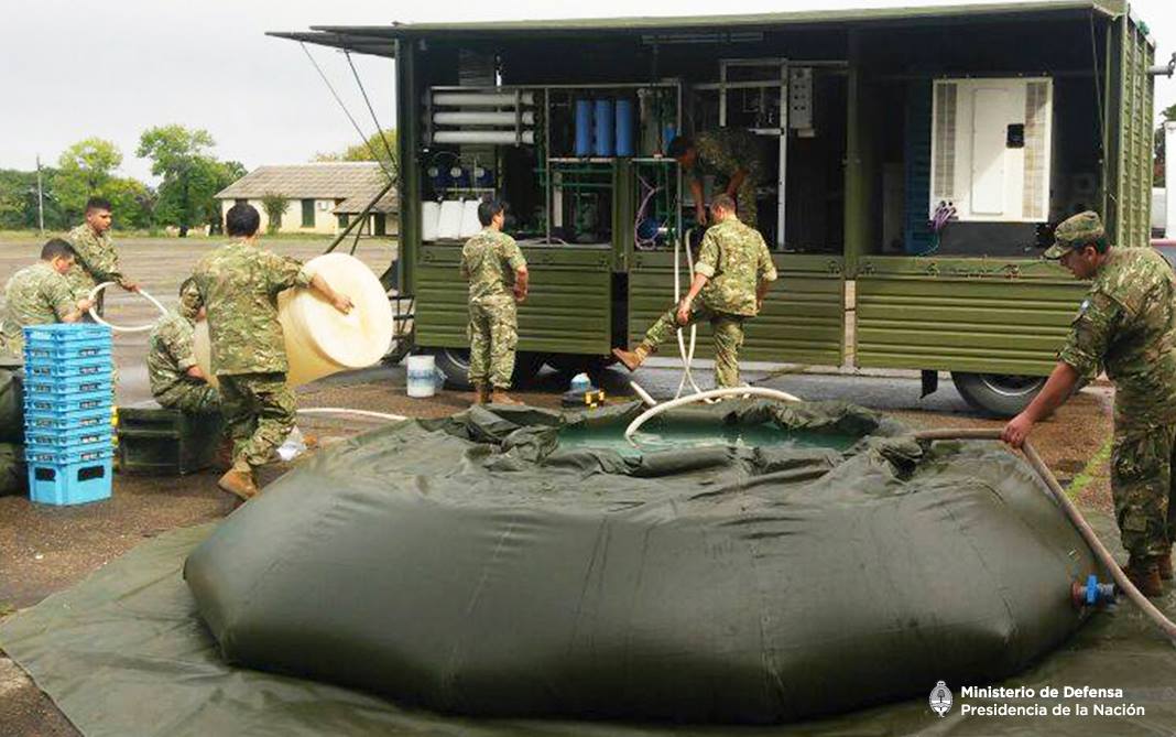 El Ministerio de Defensa ayuda a afectados por las recientes inundaciones en el Litoral