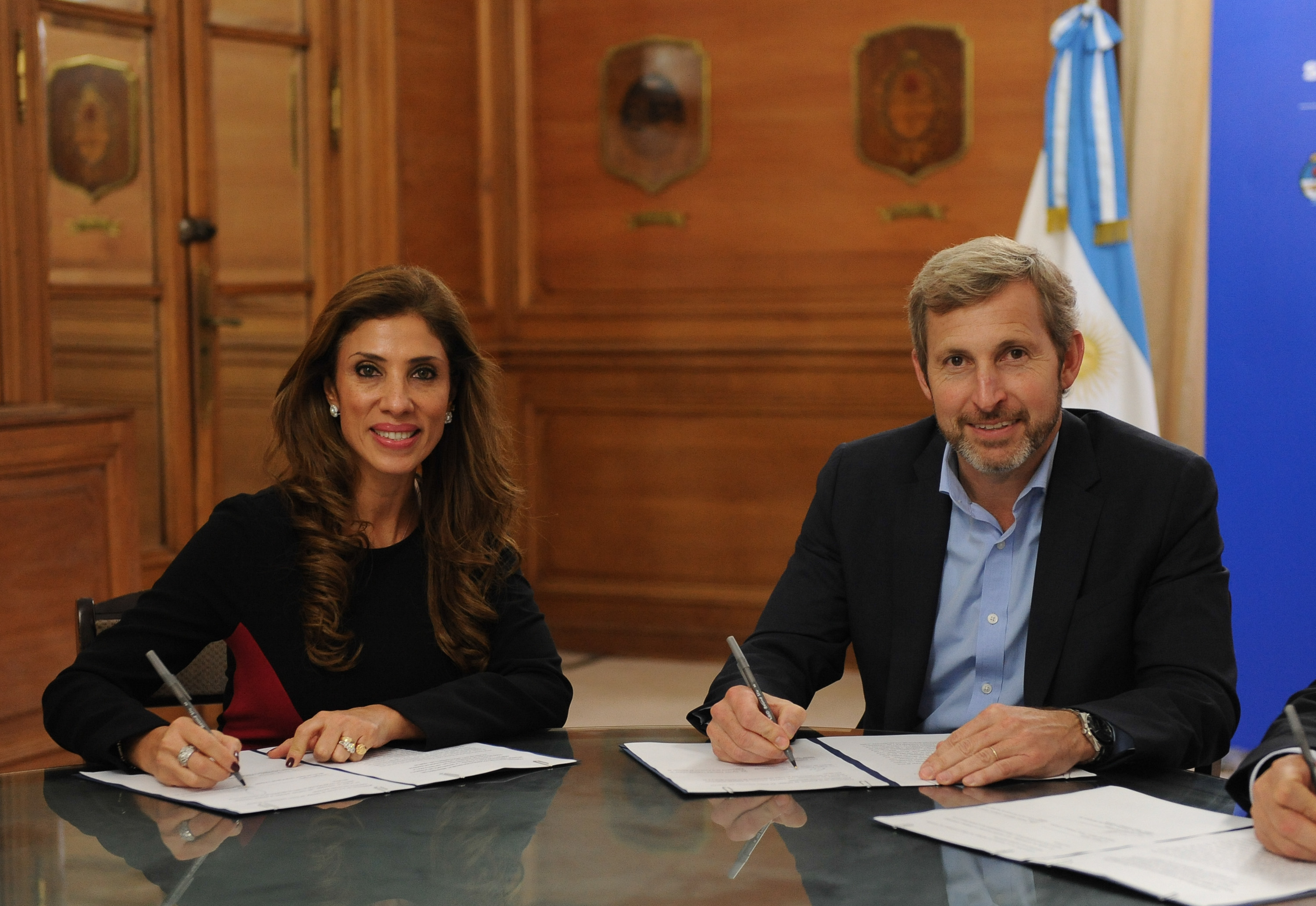 Firman convenios para la construcción de viviendas en Santiago del Estero, Tucumán y Buenos Aires