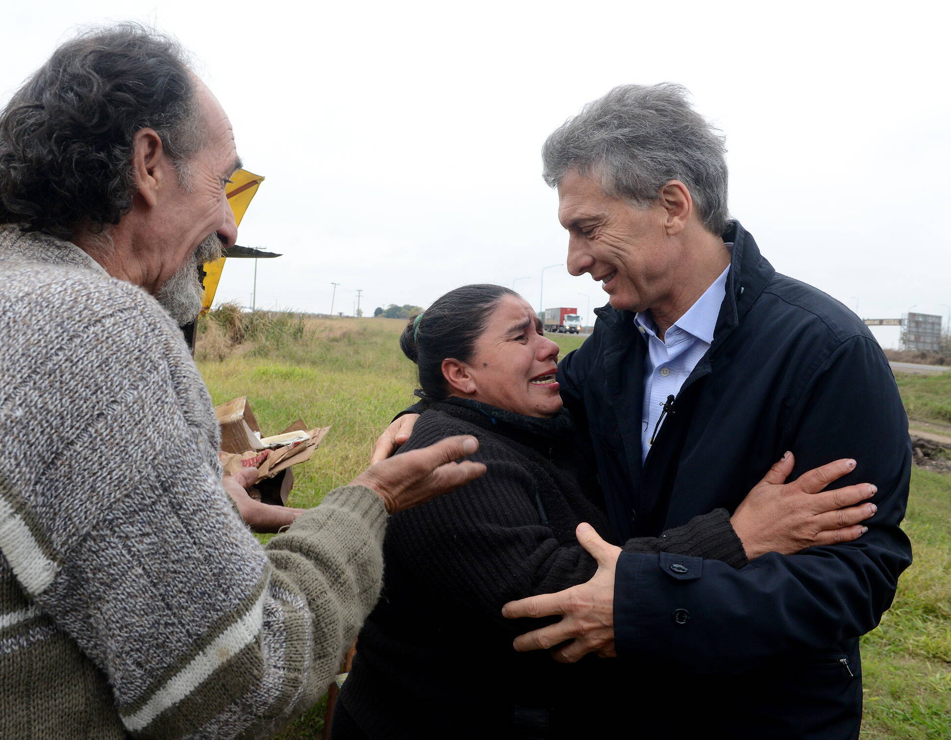 El Presidente visitó a un vendedor de tortas santiagueñas que le envió una carta tras asumir