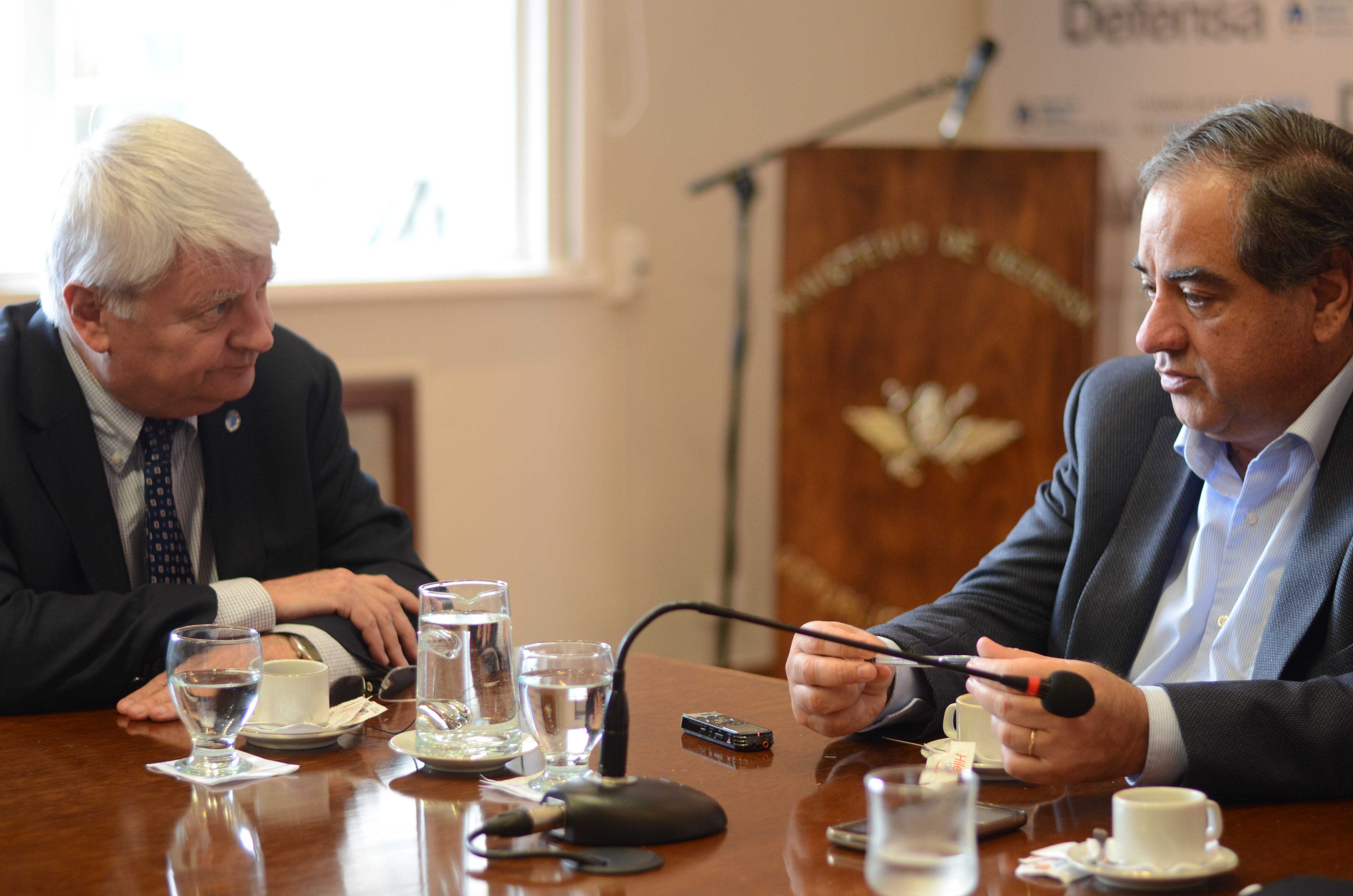 El ministro de Defensa se reunió con el jefe de las misiones de paz de Naciones Unidas