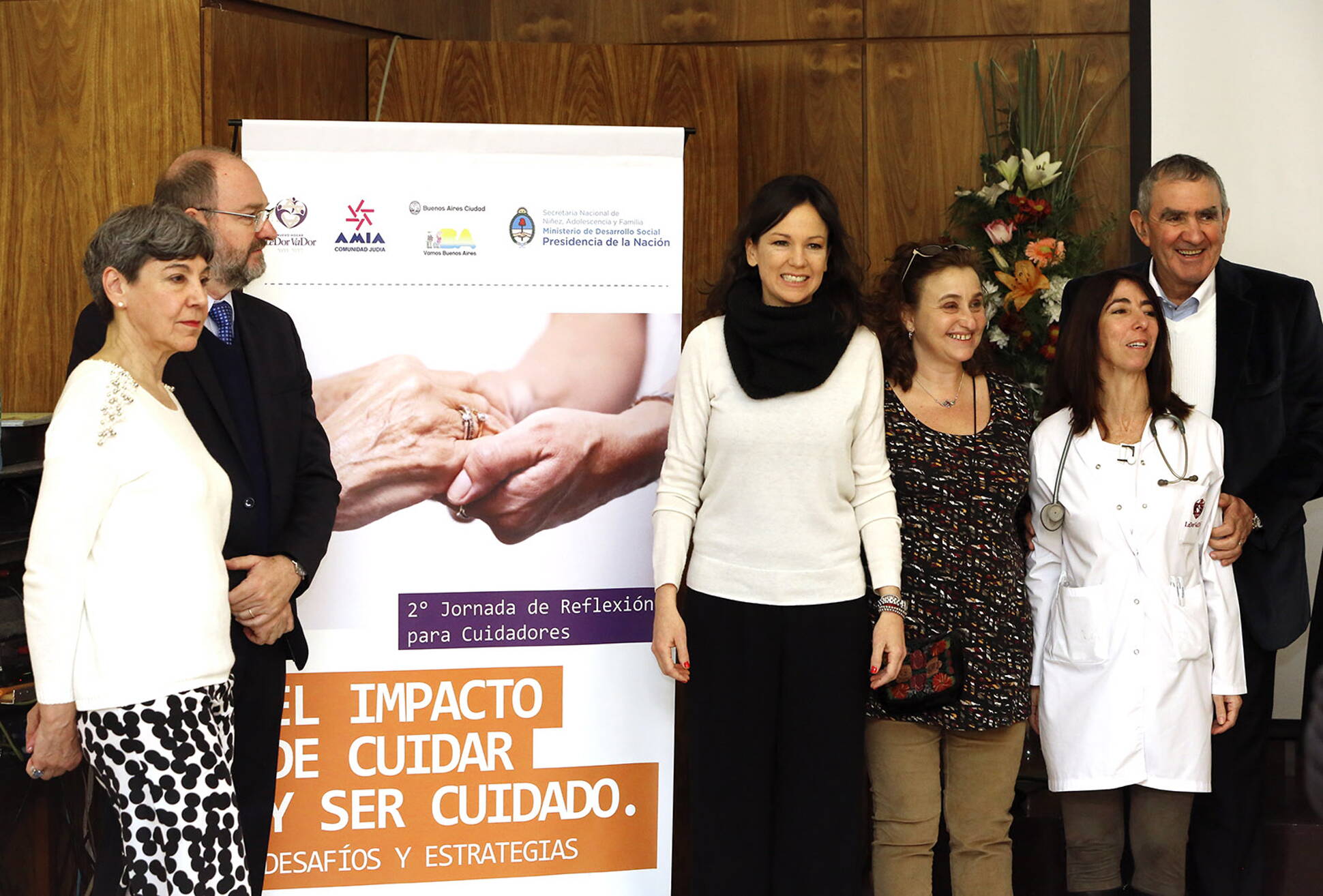 El Ministerio de Desarrollo Social capacitó a mil cuidadores domiciliarios de adultos mayores