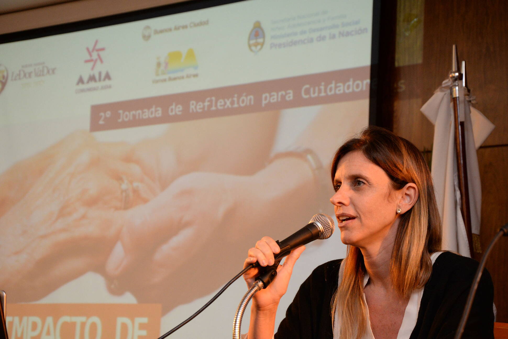 El Ministerio de Desarrollo Social capacitó a mil cuidadores domiciliarios de adultos mayores