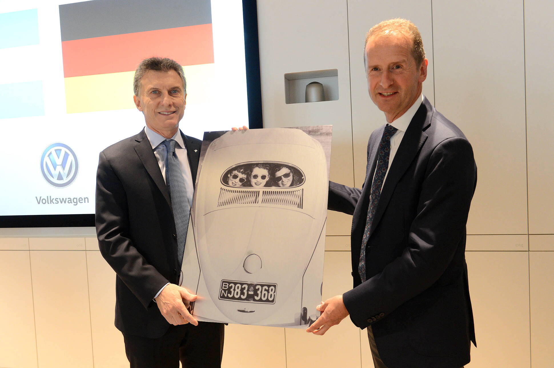 El presidente Macri visitó las instalaciones de las automotrices Volkswagen y Mercedes Benz en Alemania