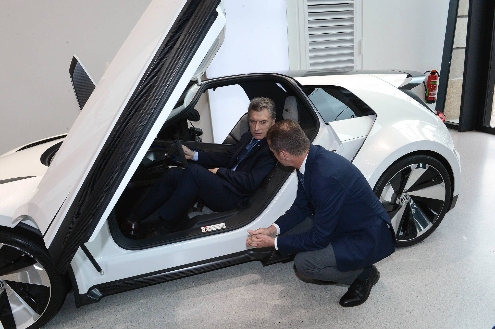 El presidente Macri visitó las instalaciones de las automotrices Volkswagen y Mercedes Benz en Alemania