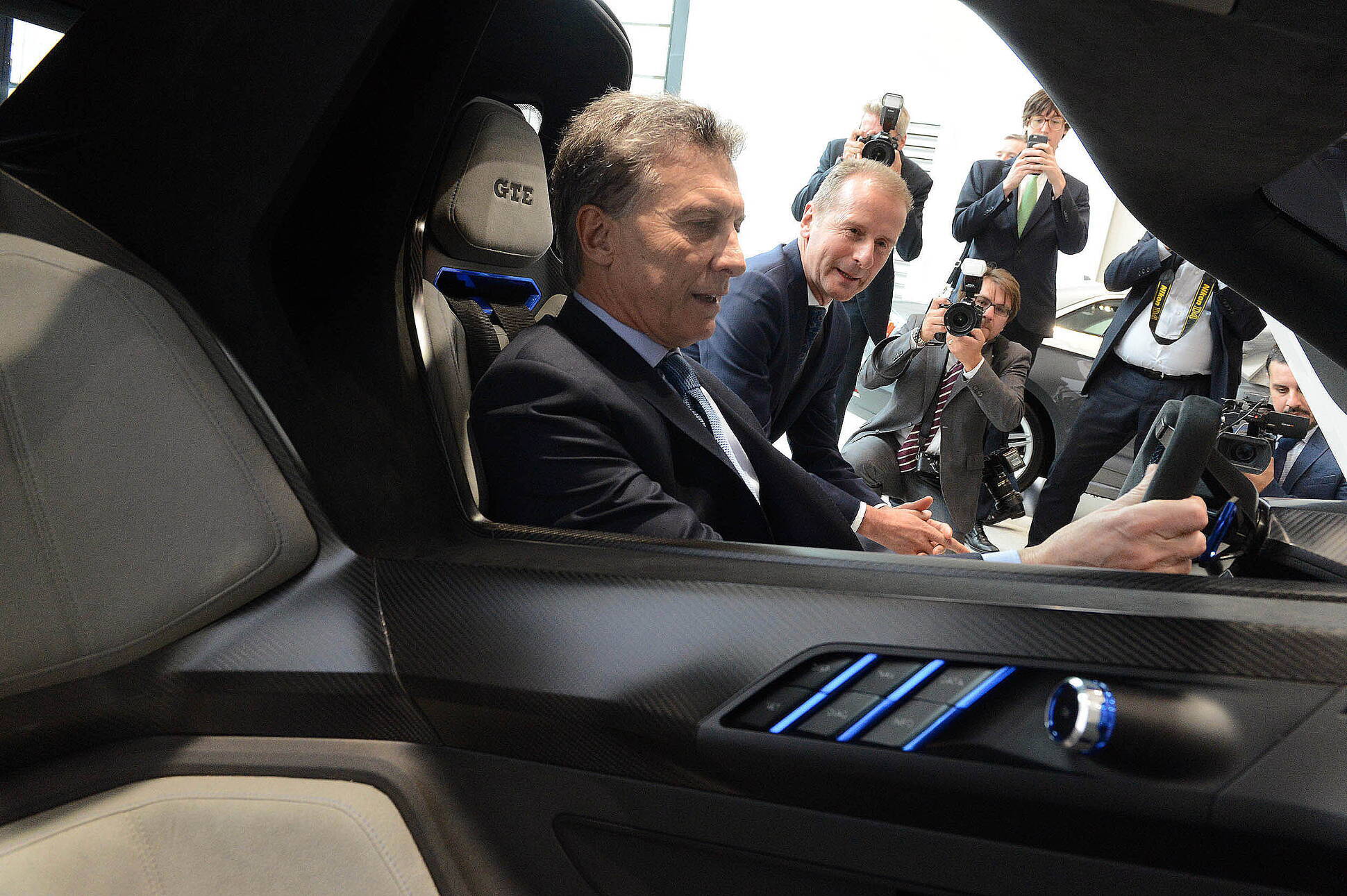 El presidente Macri visitó las instalaciones de las automotrices Volkswagen y Mercedes Benz en Alemania