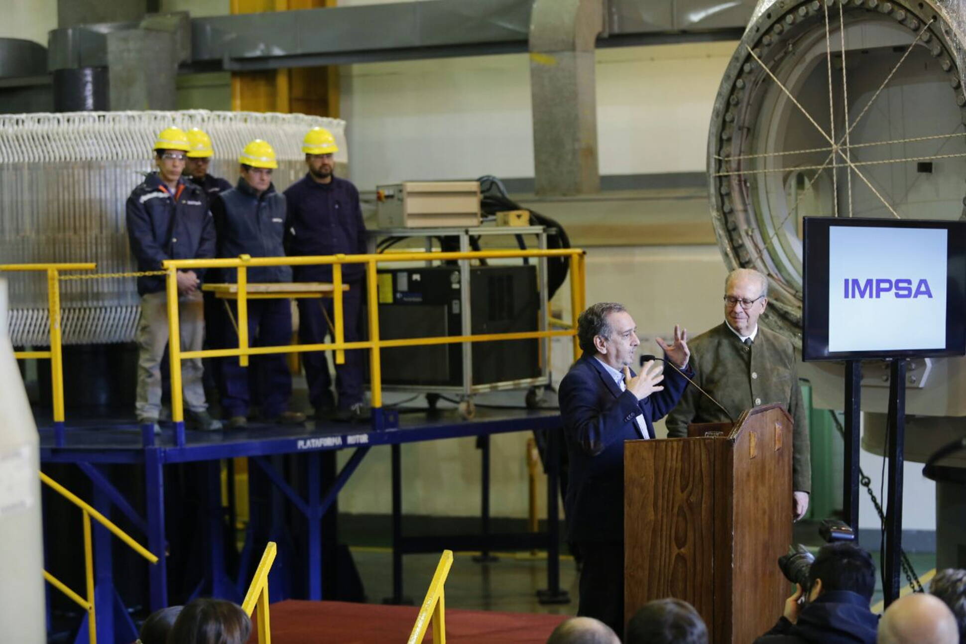 Con el apoyo del Ministerio de Ciencia, se inauguró la primera fábrica del país de aerogeneradores eólicos