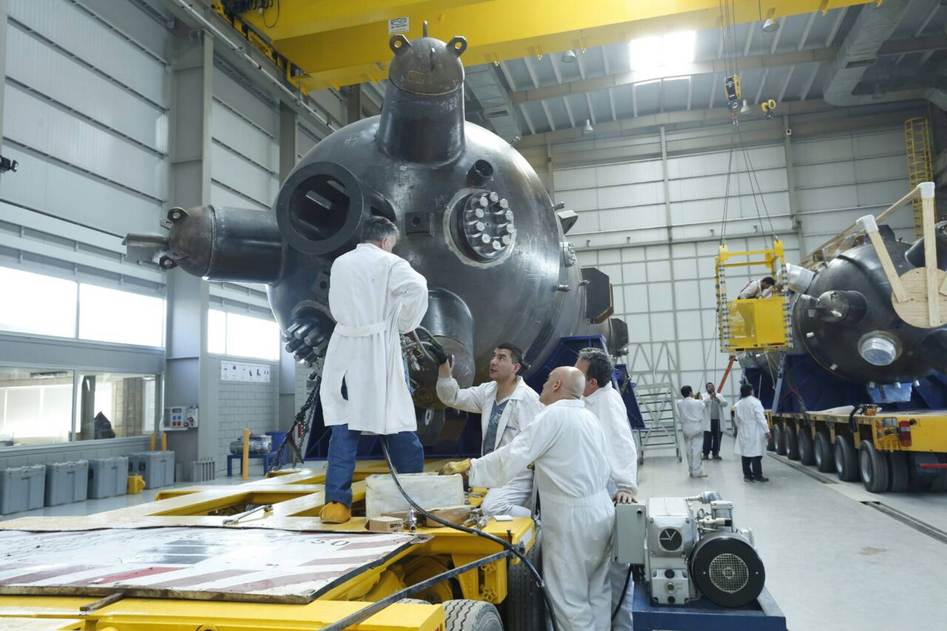 Con el apoyo del Ministerio de Ciencia, se inauguró la primera fábrica del país de aerogeneradores eólicos