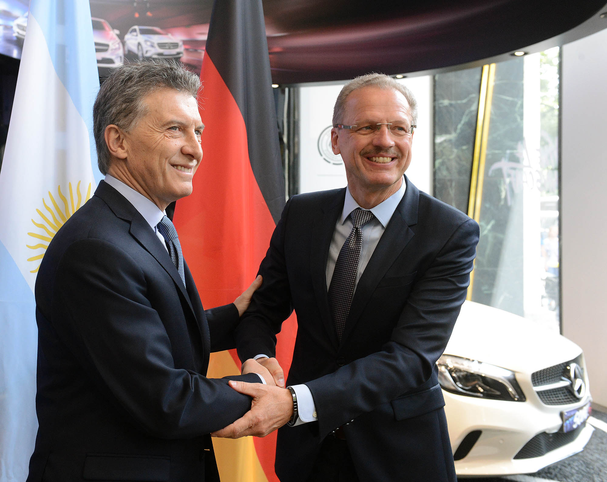 El presidente Macri visitó las instalaciones de las automotrices Volkswagen y Mercedes Benz en Alemania