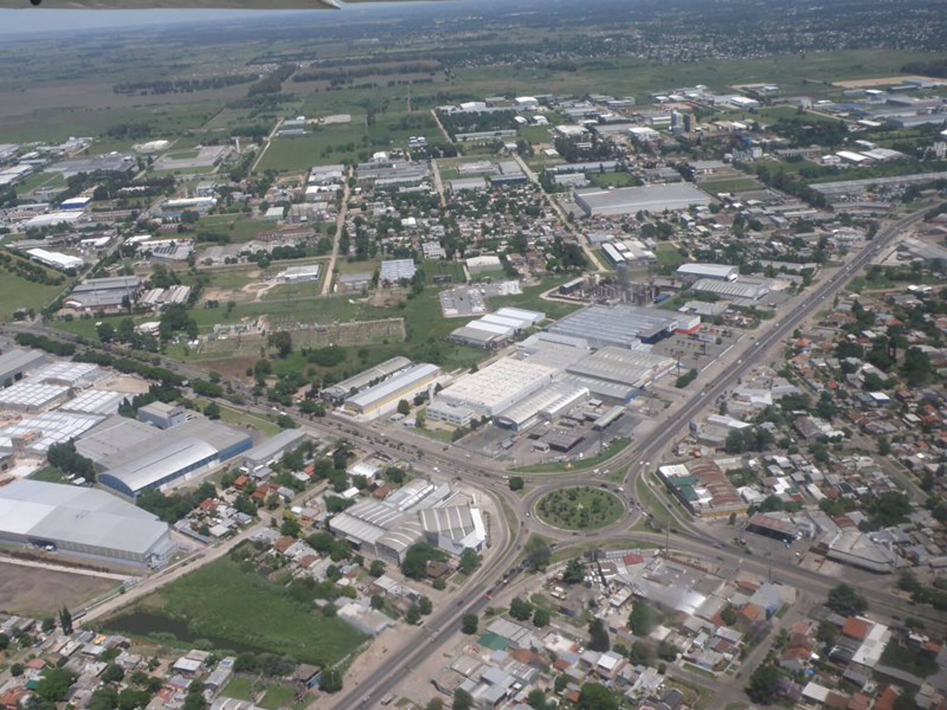 El Gobierno destina 6 millones de pesos a parques industriales de Córdoba y Tierra del Fuego