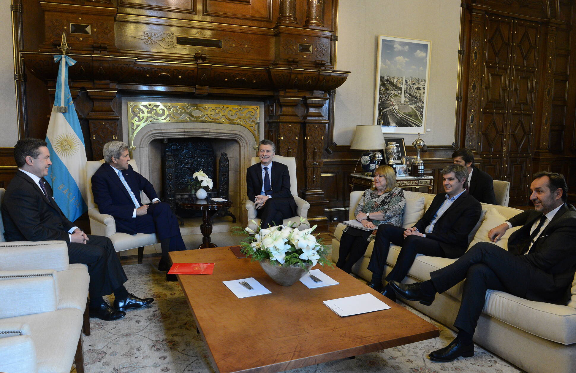 Macri recibió al secretario de Estado de los Estados Unidos, quien le entregó archivos sobre la dictadura