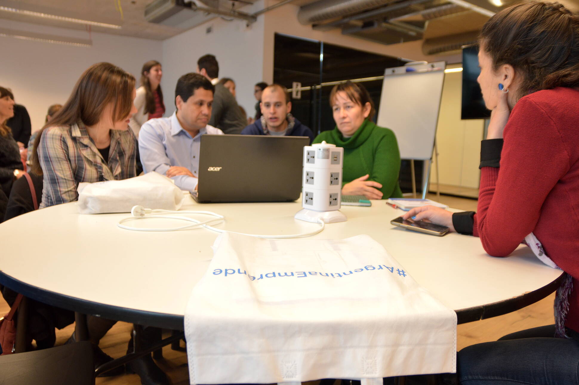 Producción capacitó a embajadores locales de 30 ciudades en políticas de apoyo a emprendedores
