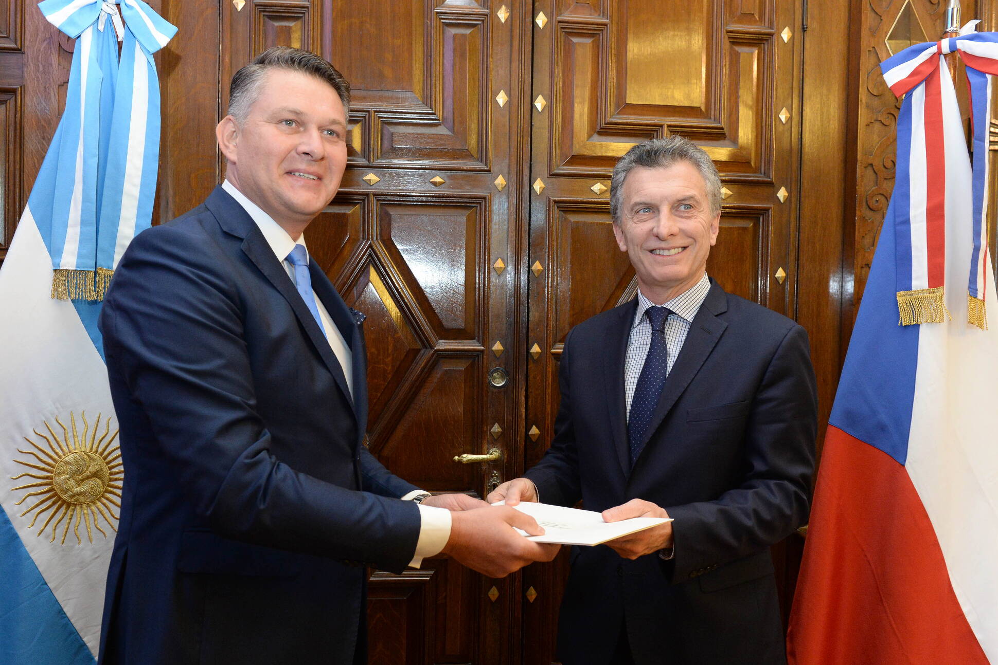 El Presidente recibió las cartas credenciales de los embajadores de Brasil, Finlandia, Francia, República Checa y Suecia