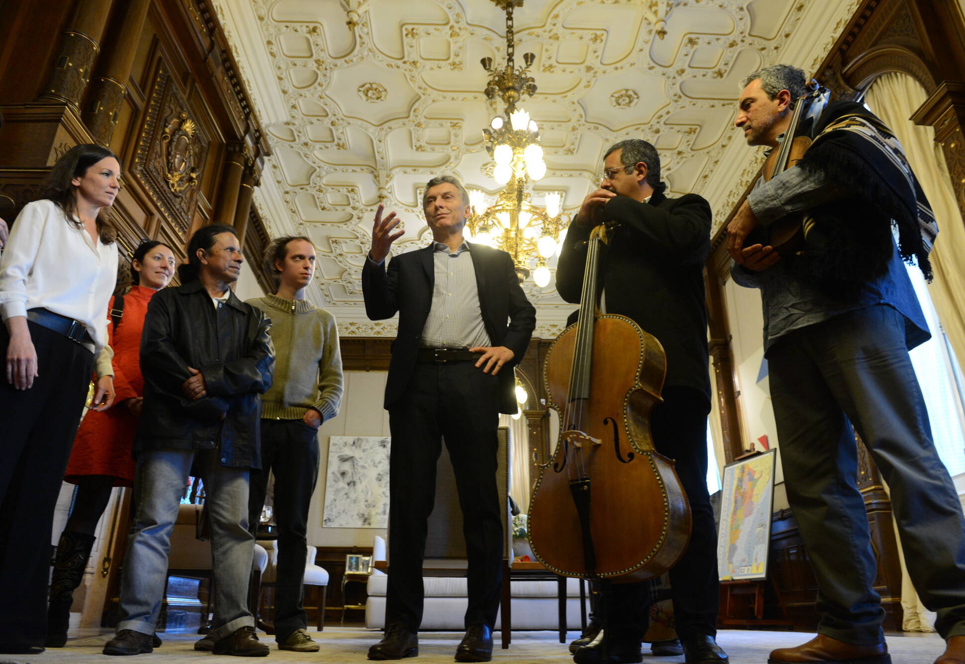 Mauricio Macri recibió a tres luthiers que enseñan el oficio y cumplen una función cultural	