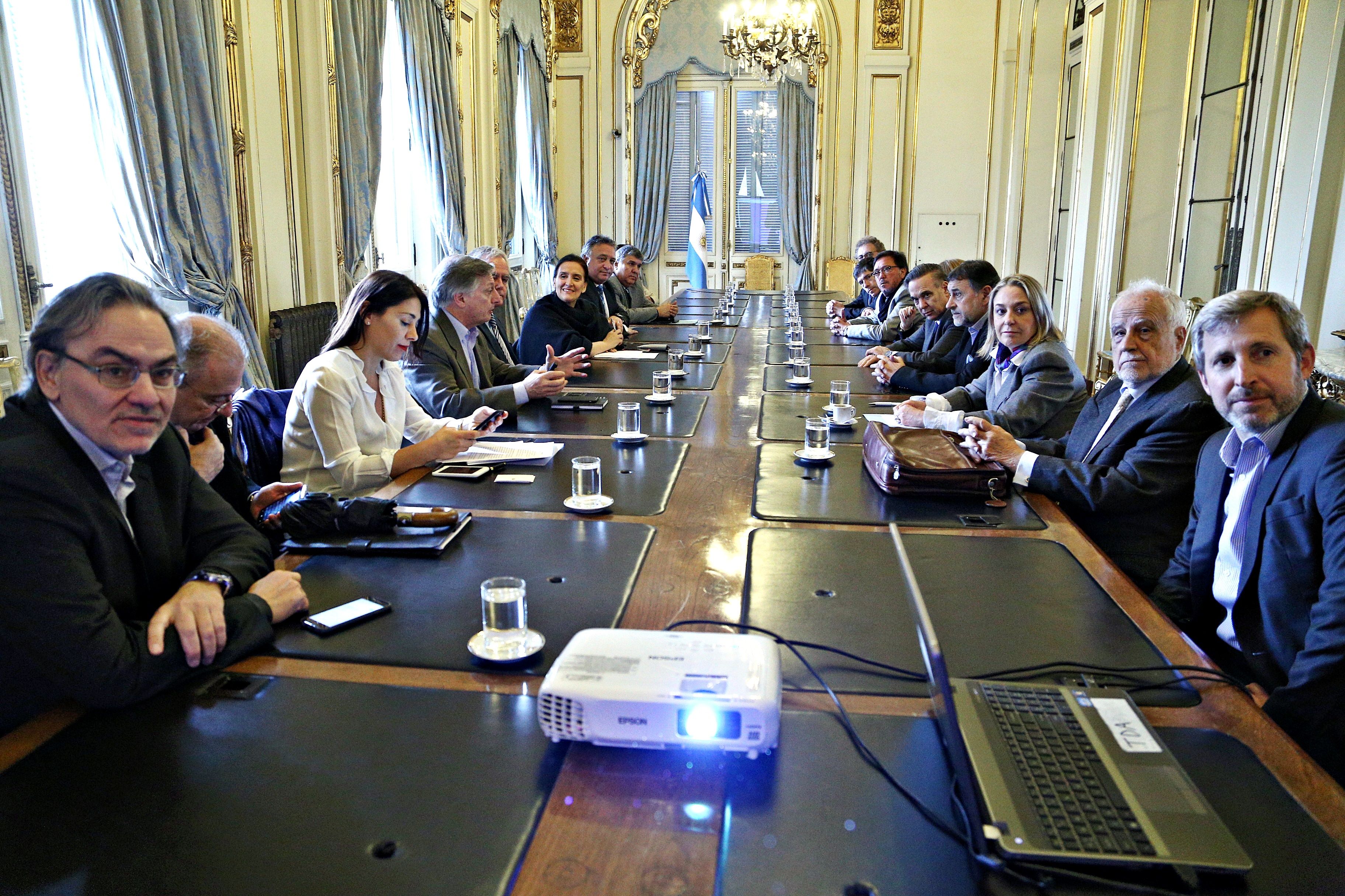 La vicepresidente Michetti y los ministros Frigerio y Aranguren se reunieron con un grupo de senadores