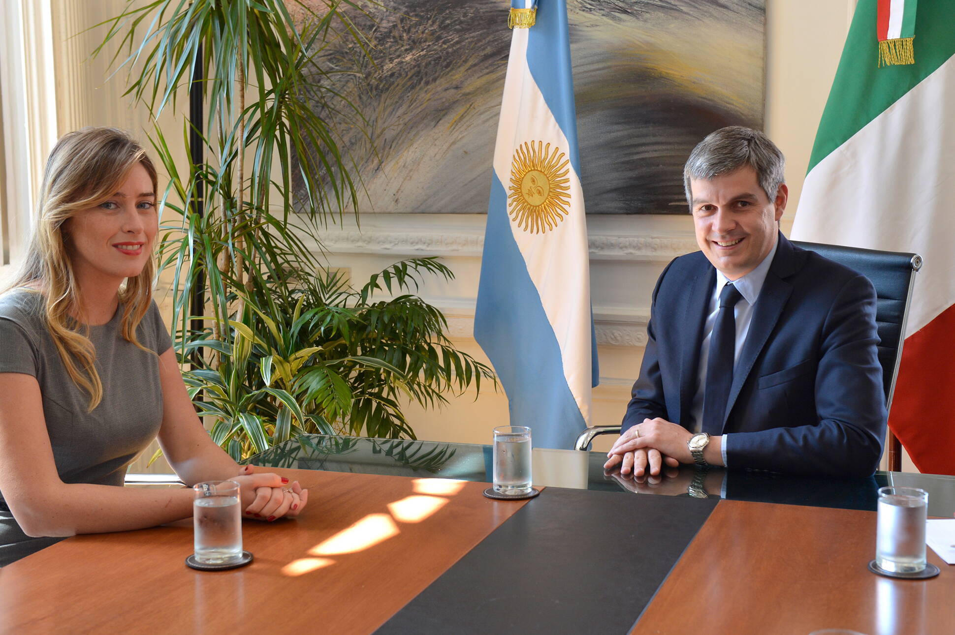El jefe de Gabinete recibió a la ministra italiana de Reformas Constitucionales