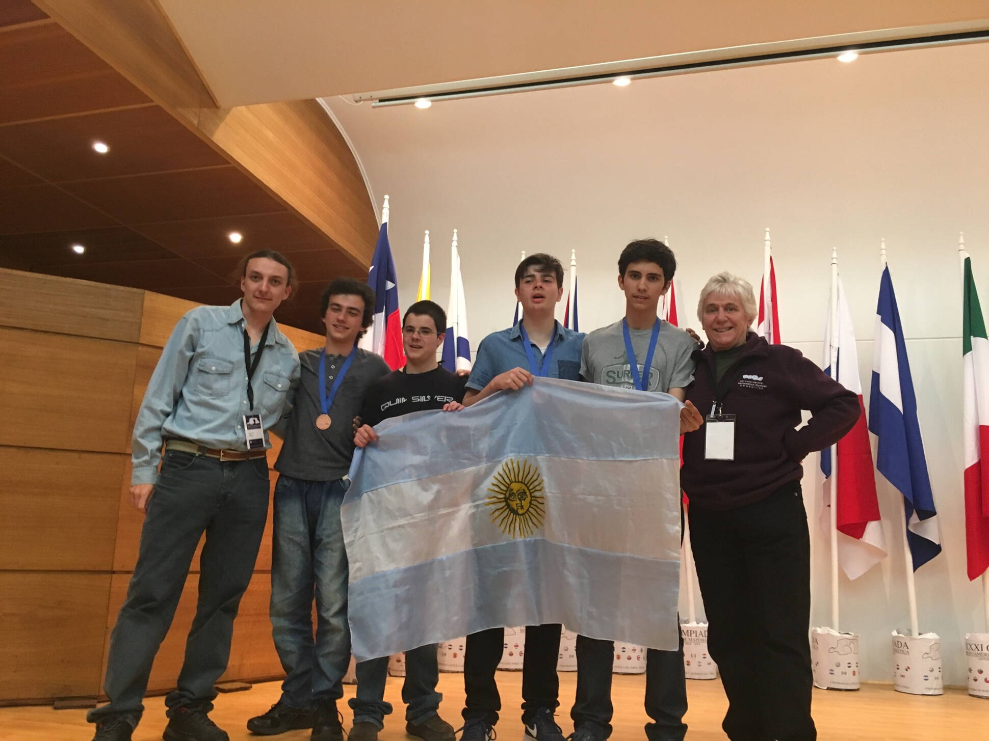 Premian a estudiantes argentinos en una olimpiada internacional de matemática
