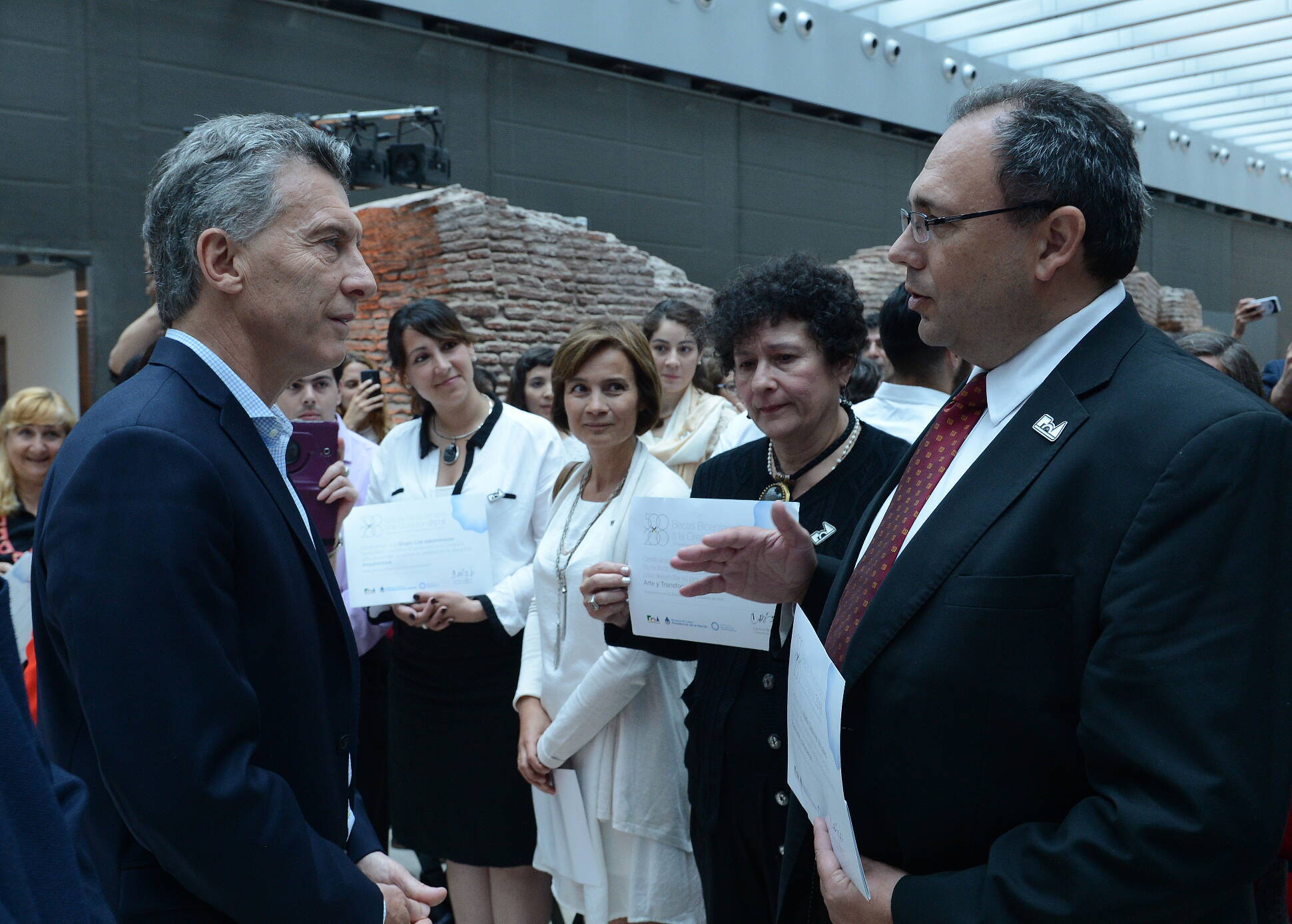 El presidente Macri entregó las “Becas Bicentenario a la Creación”