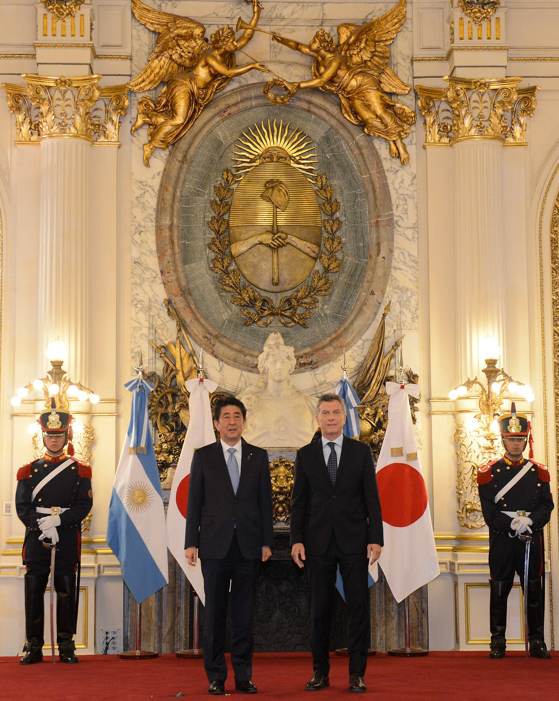 El Presidente y el primer ministro de Japón abogaron por construir una alianza estratégica