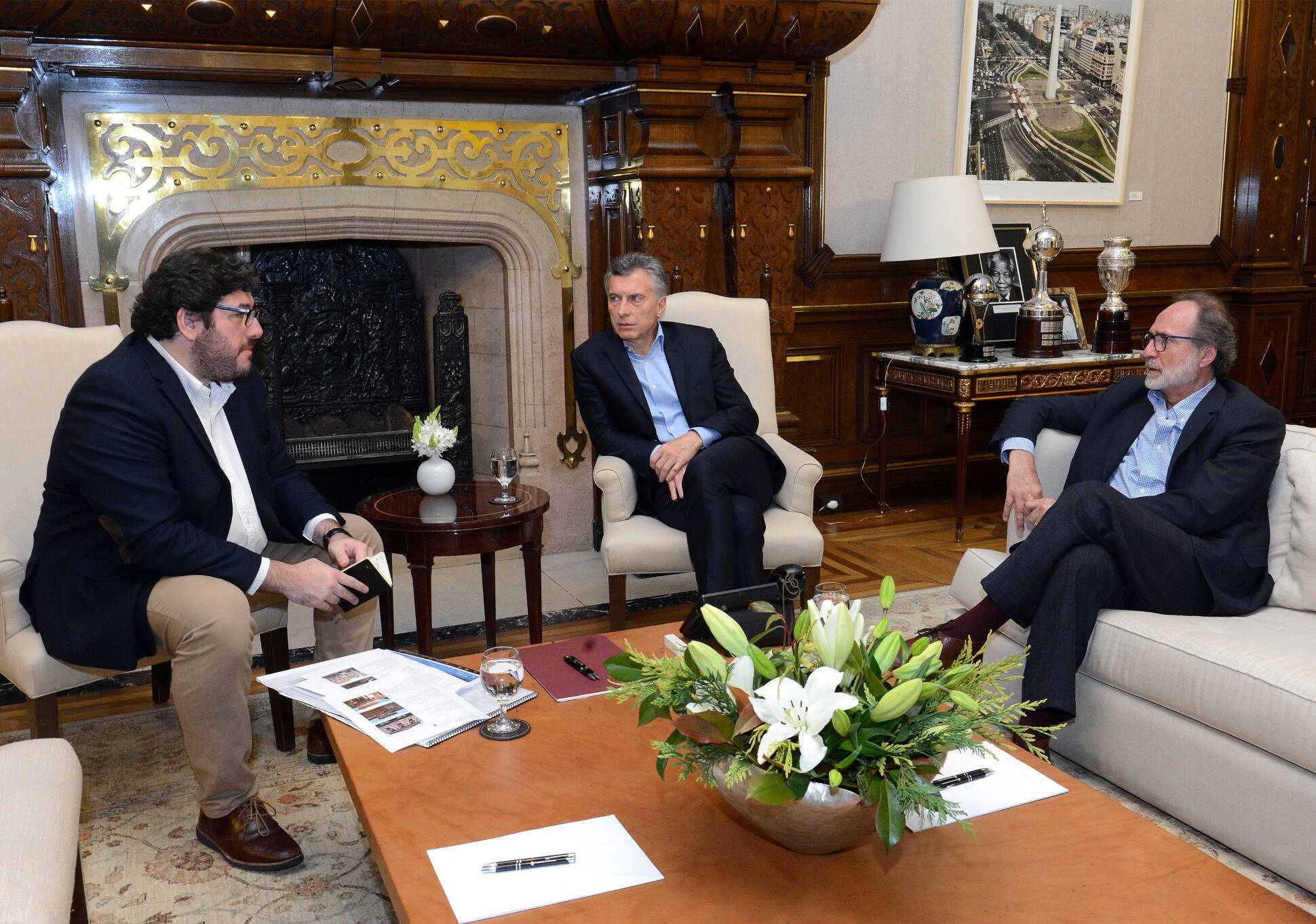 El presidente Macri recibió al ministro de Cultura y al secretario de Obras Públicas