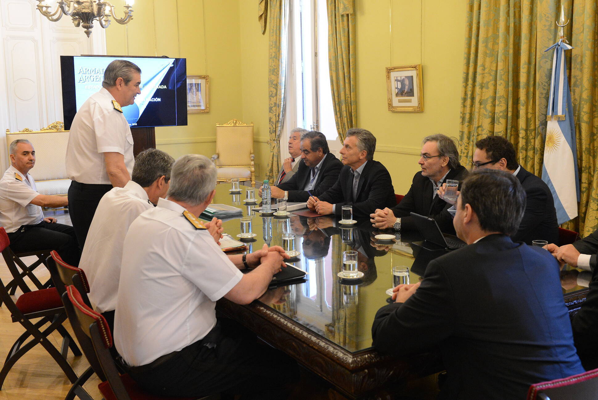 El Presidente se reunió con el jefe del Estado Mayor de la Armada