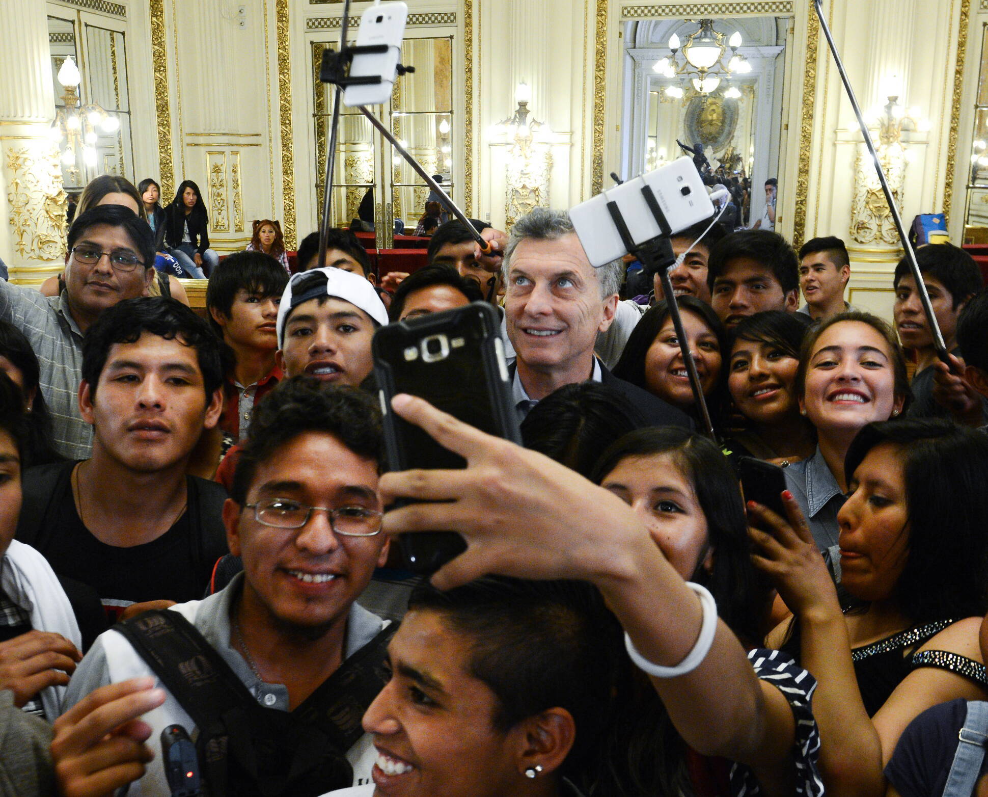 El presidente Macri recibió a una comitiva de jóvenes de escuelas de Salta y de Jujuy