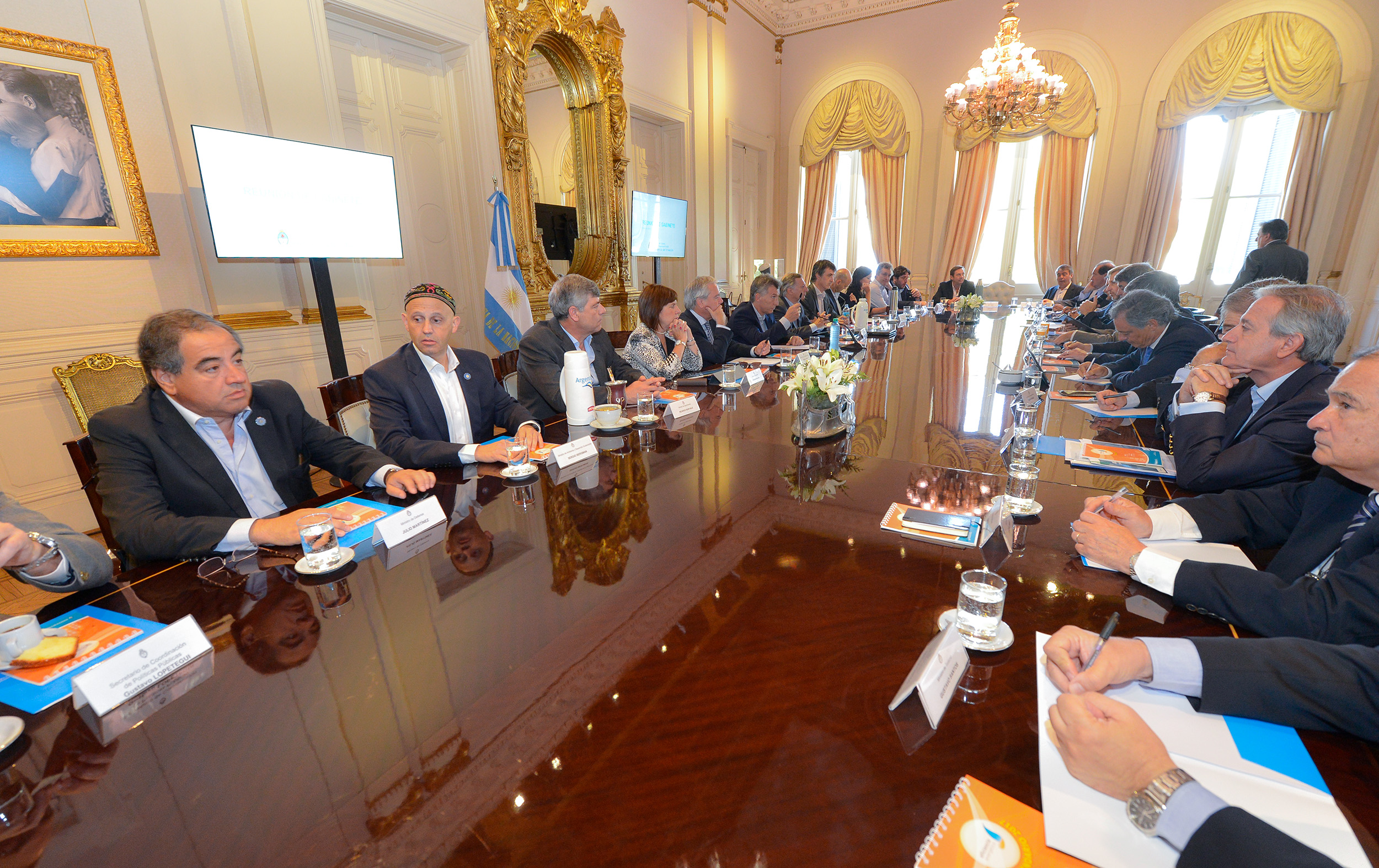 El presidente Macri encabezó una reunión de Gabinete