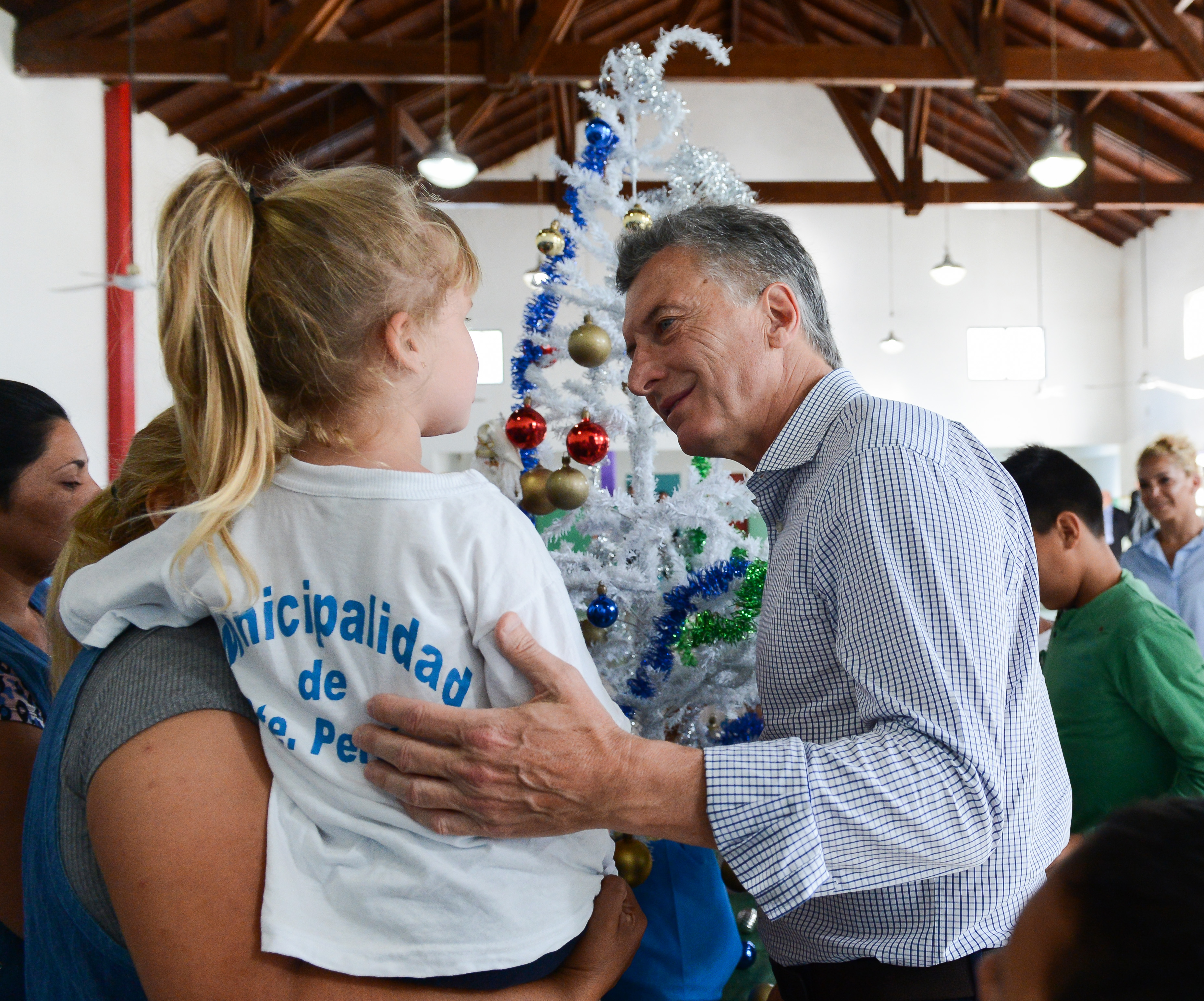 El presidente Macri visitó un hogar de niños en la localidad bonaerense de Guernica